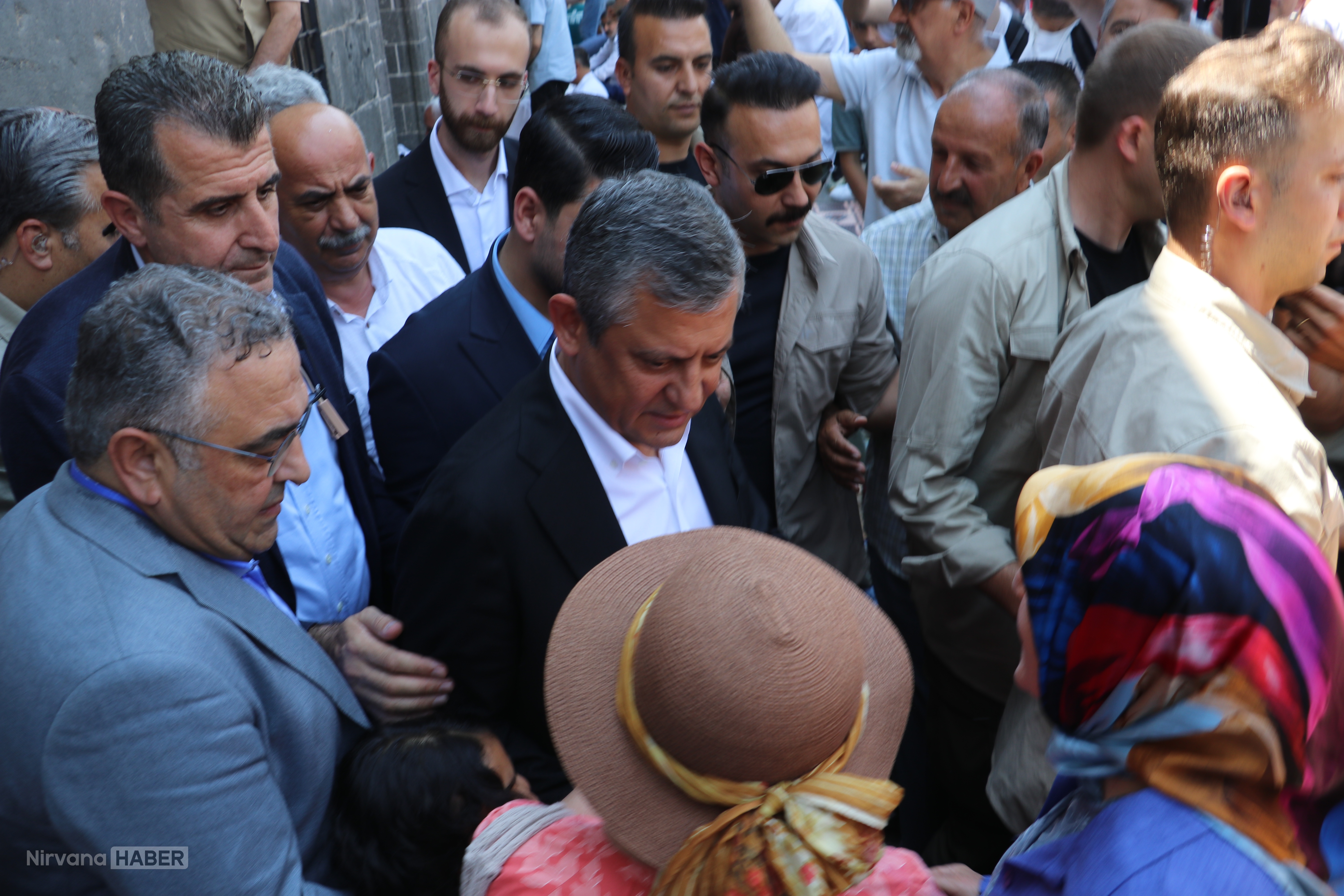 OZGUR-OZEL-KAYYIMDAN-SONRA-BINALARI-GER_1383003_410707.jpg