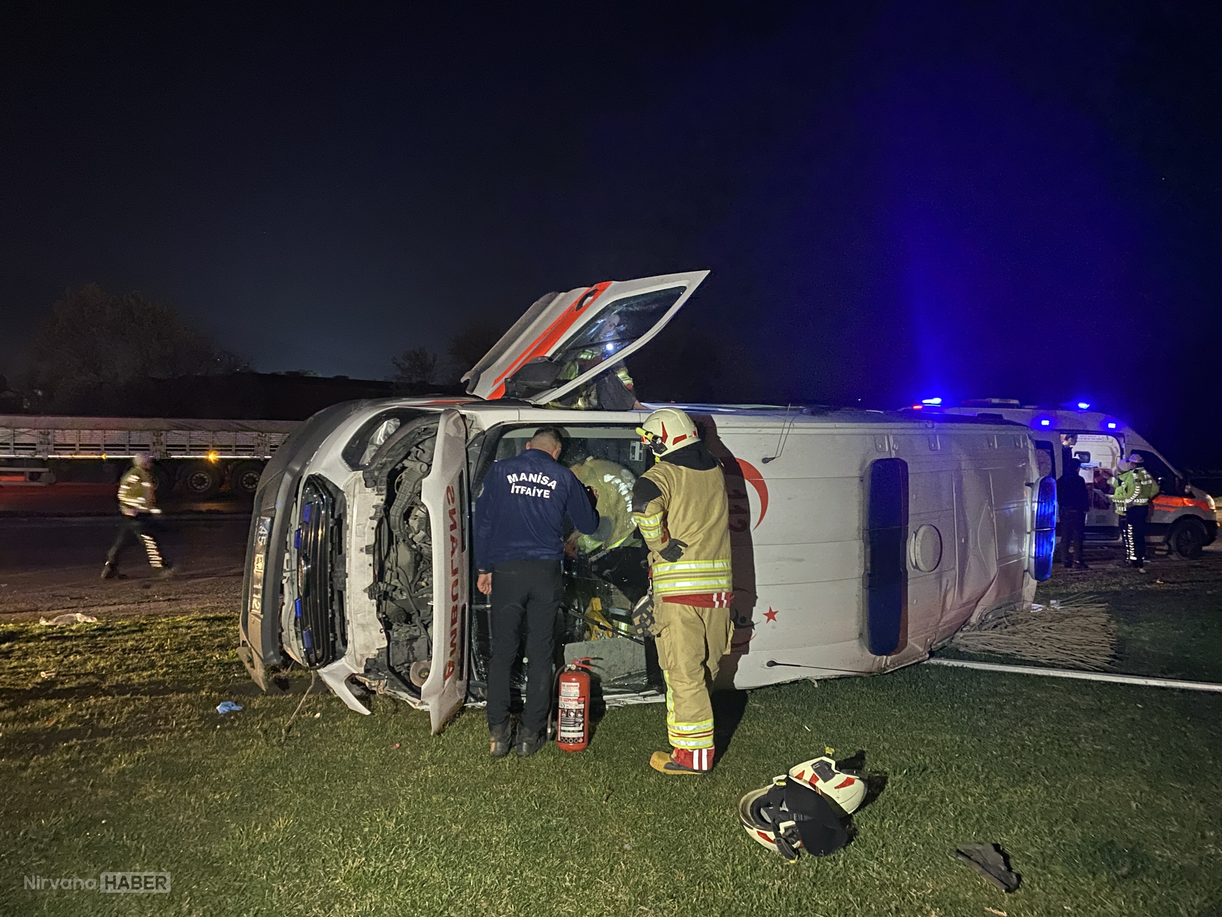 Manisa’da ambulans ile otomobil çarpıştı: 5 kişi yaralandı