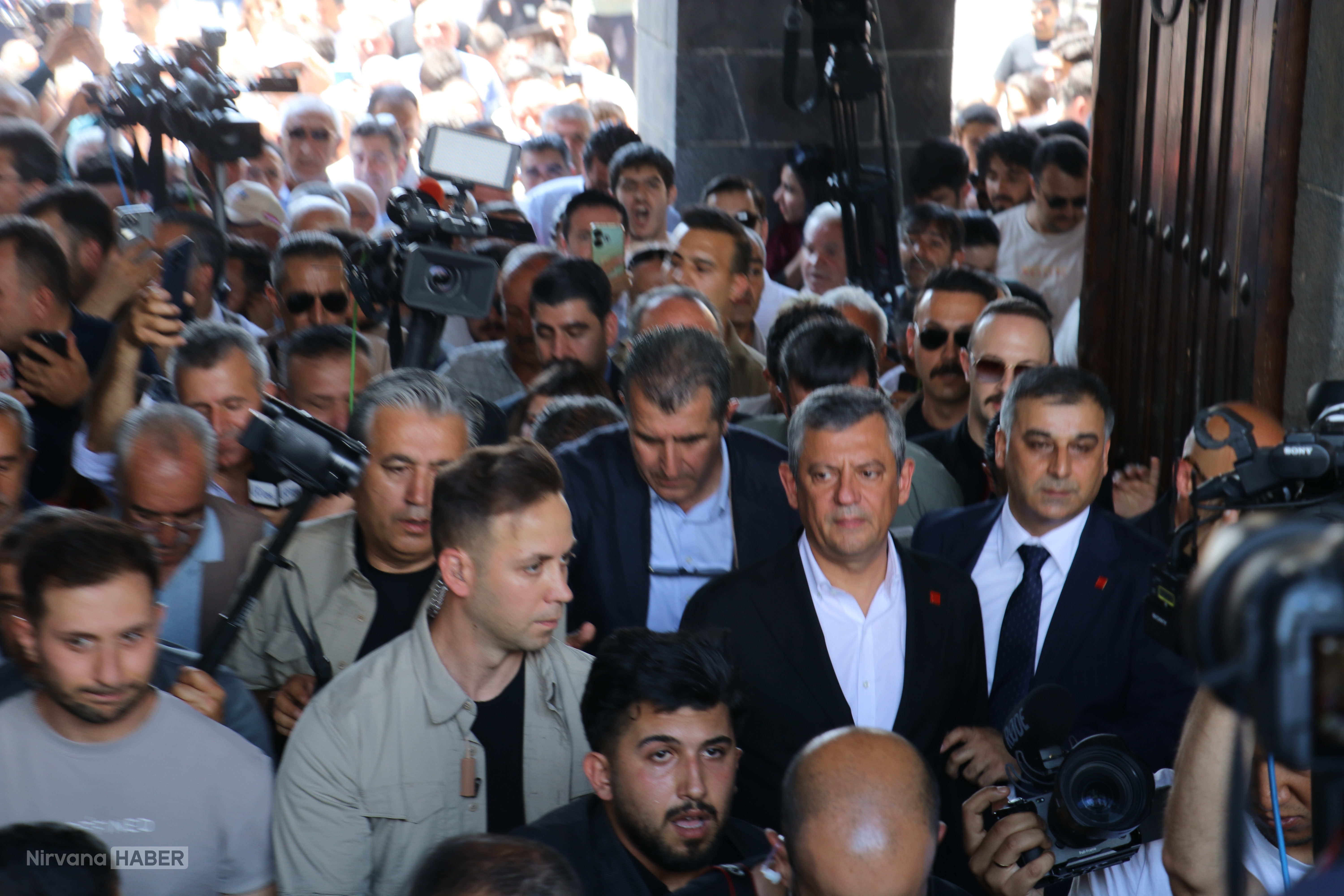 OZGUR-OZEL-KAYYIMDAN-SONRA-BINALARI-GER_1383004_410707.jpg