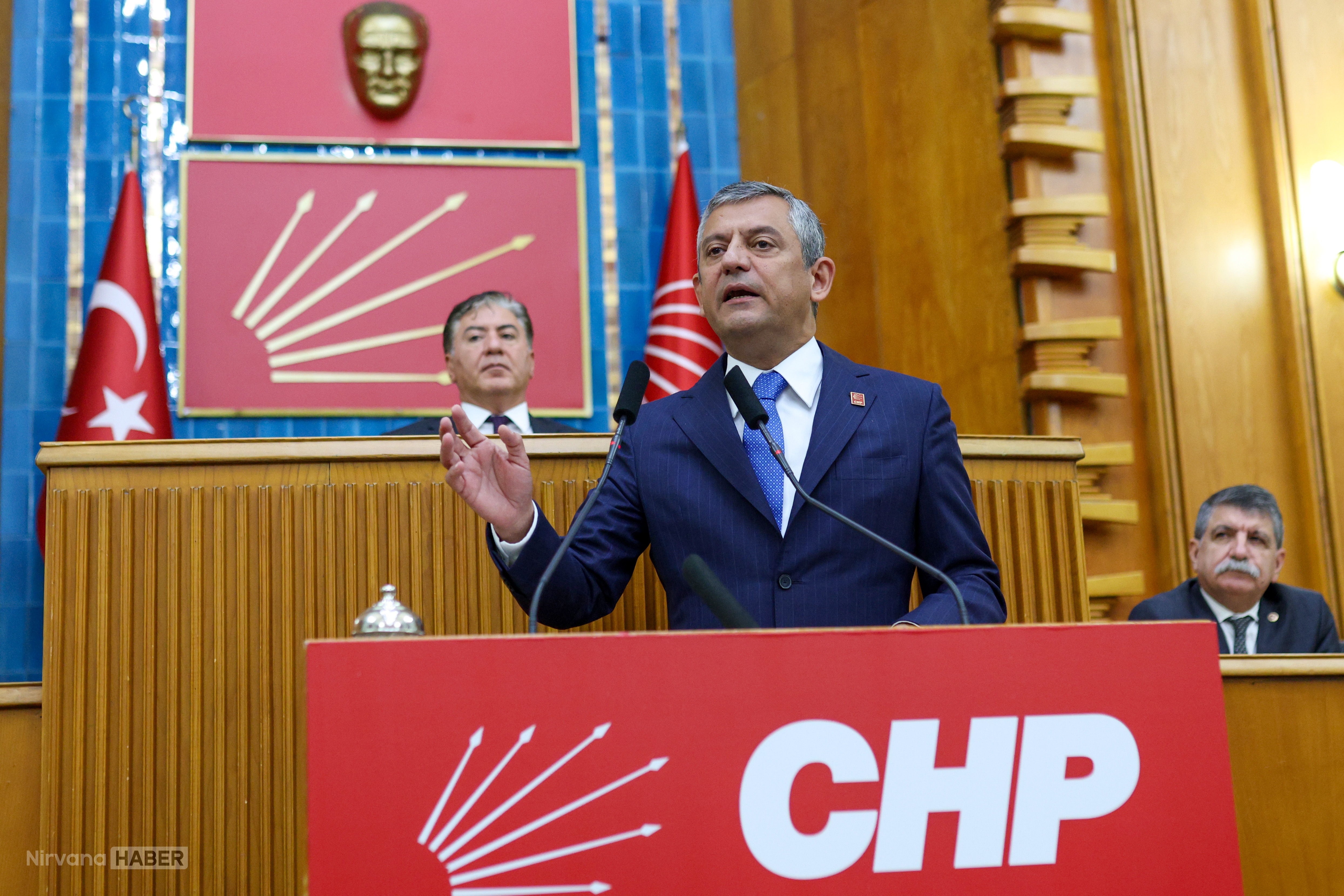 OZGUR-OZEL-YA-BIR-YOL-BULACAGIZ-YA-BIR-_1377970_409162.jpg