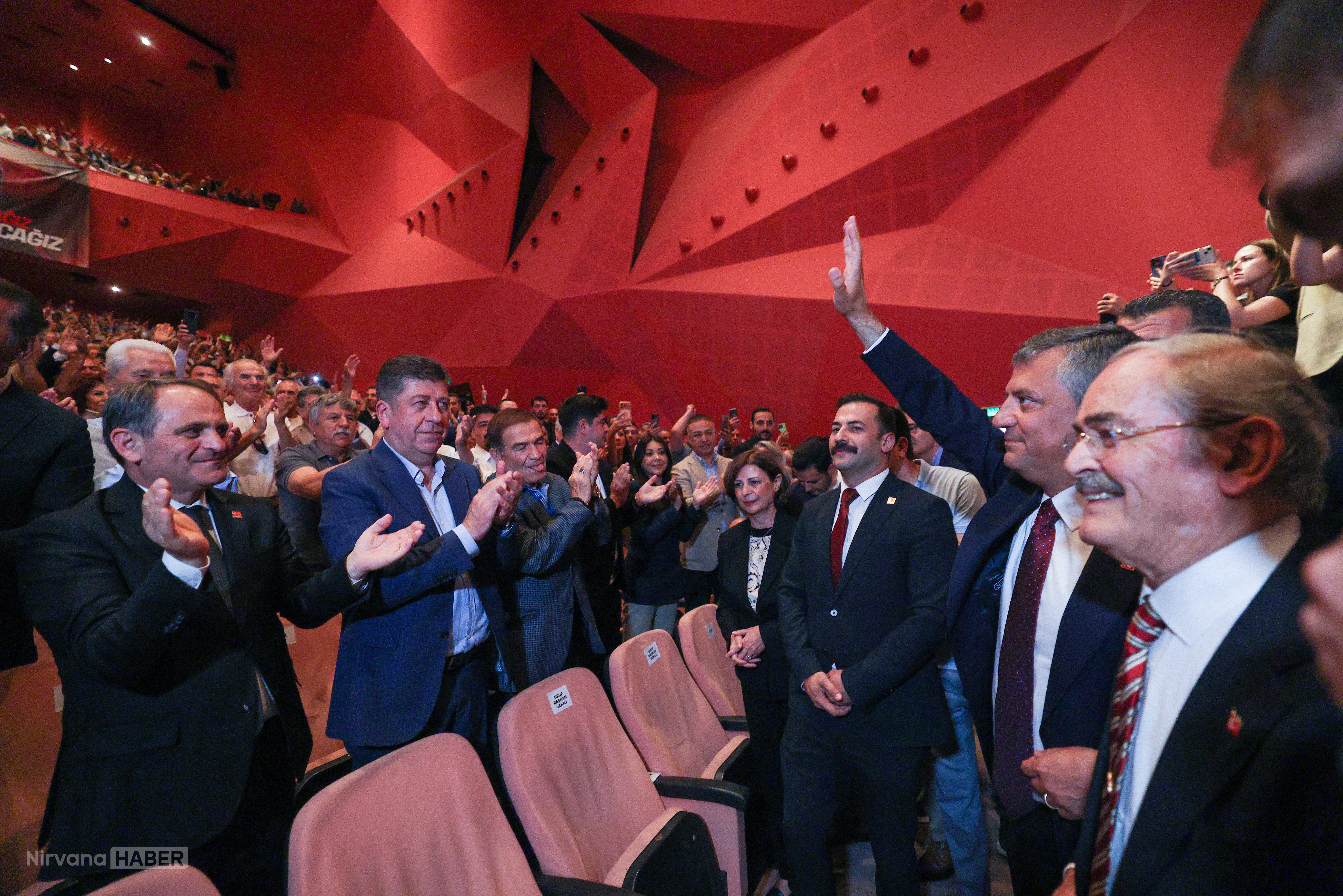 OZGUR-OZEL-BU-MILLET-CARESIZ-DEGILDIR-_1400863_416061.jpg