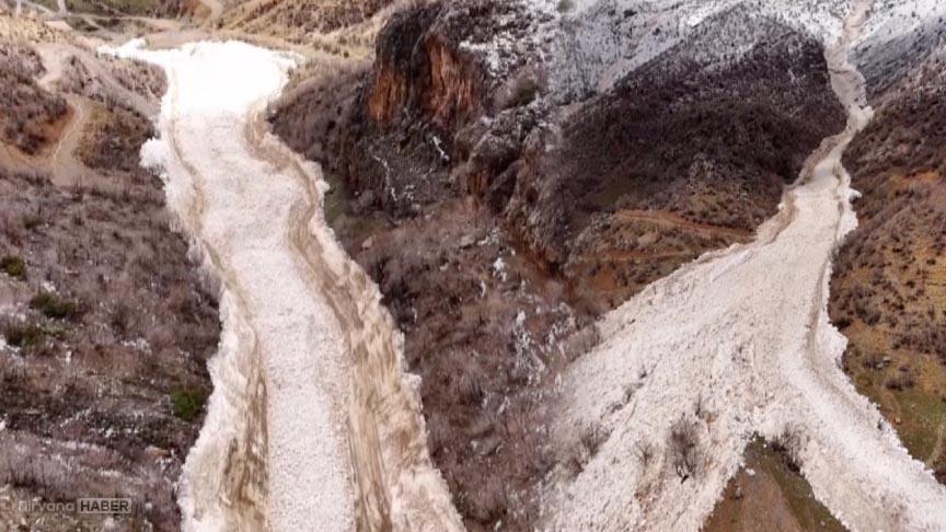Şırnak'a düşen çığ dronla görüntülendi: Yerleşim yerlerine kadar inmiş