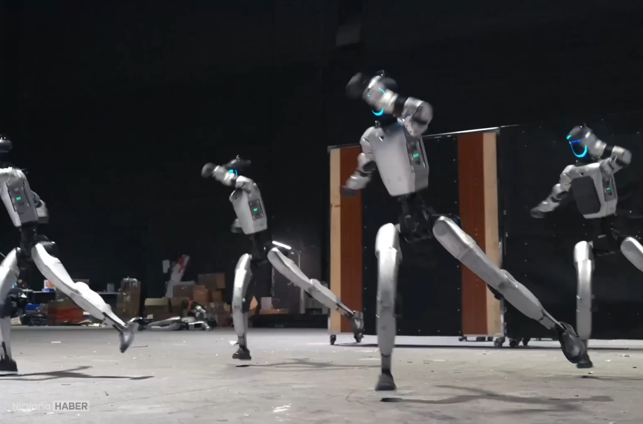 Çin’de yeni yıl galasında robotlar sahnede: Dövüş sanatlarıyla şok ettiler!