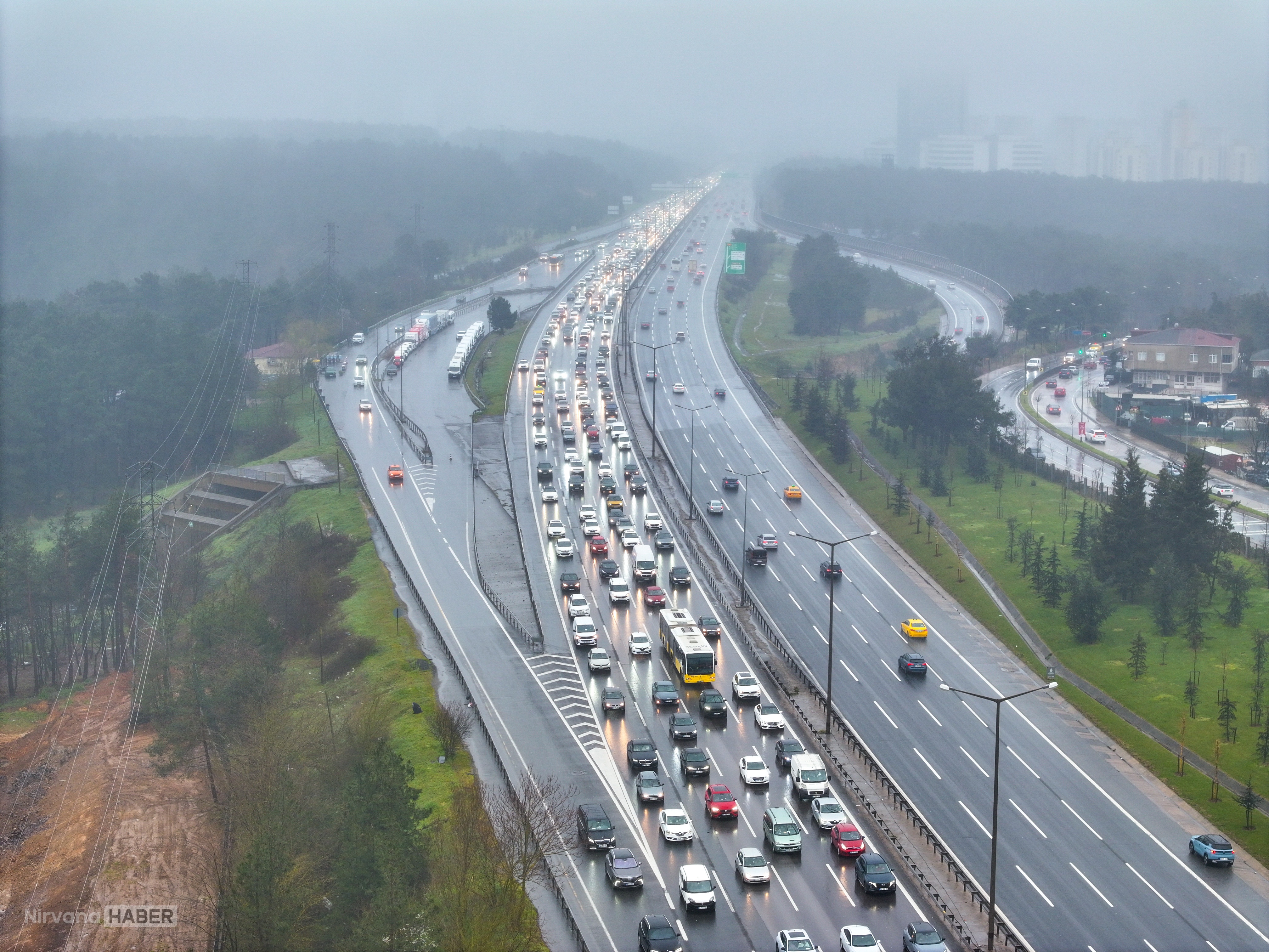 İstanbul'da bayram dönüşü trafik yoğunluğu oluştu