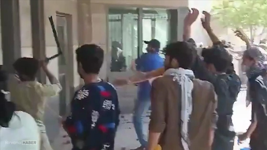 Pakistan'da ABD Konsolosluğu önünde çatışma