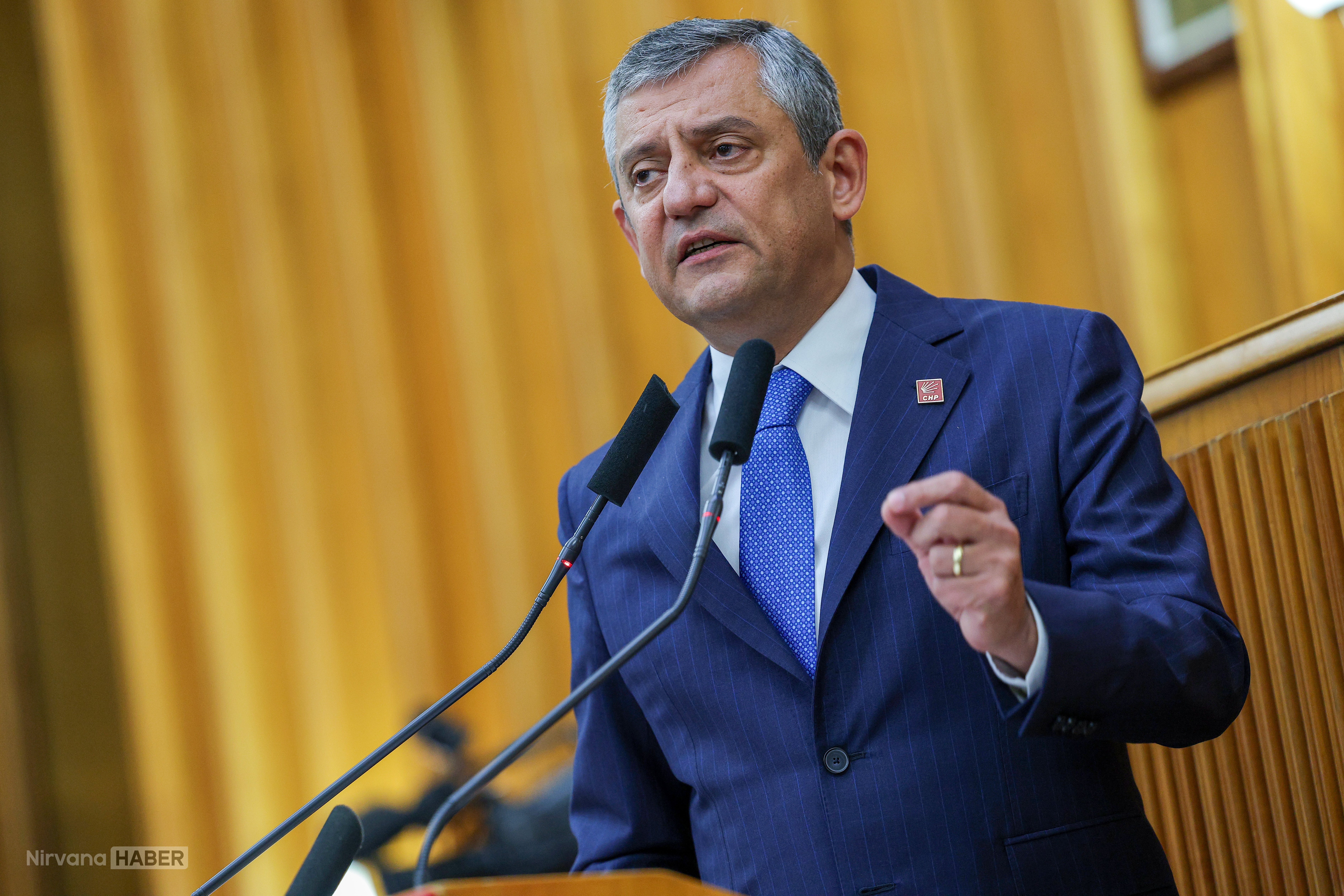 OZGUR-OZEL-YA-BIR-YOL-BULACAGIZ-YA-BIR-_1377971_409162 (1).jpg