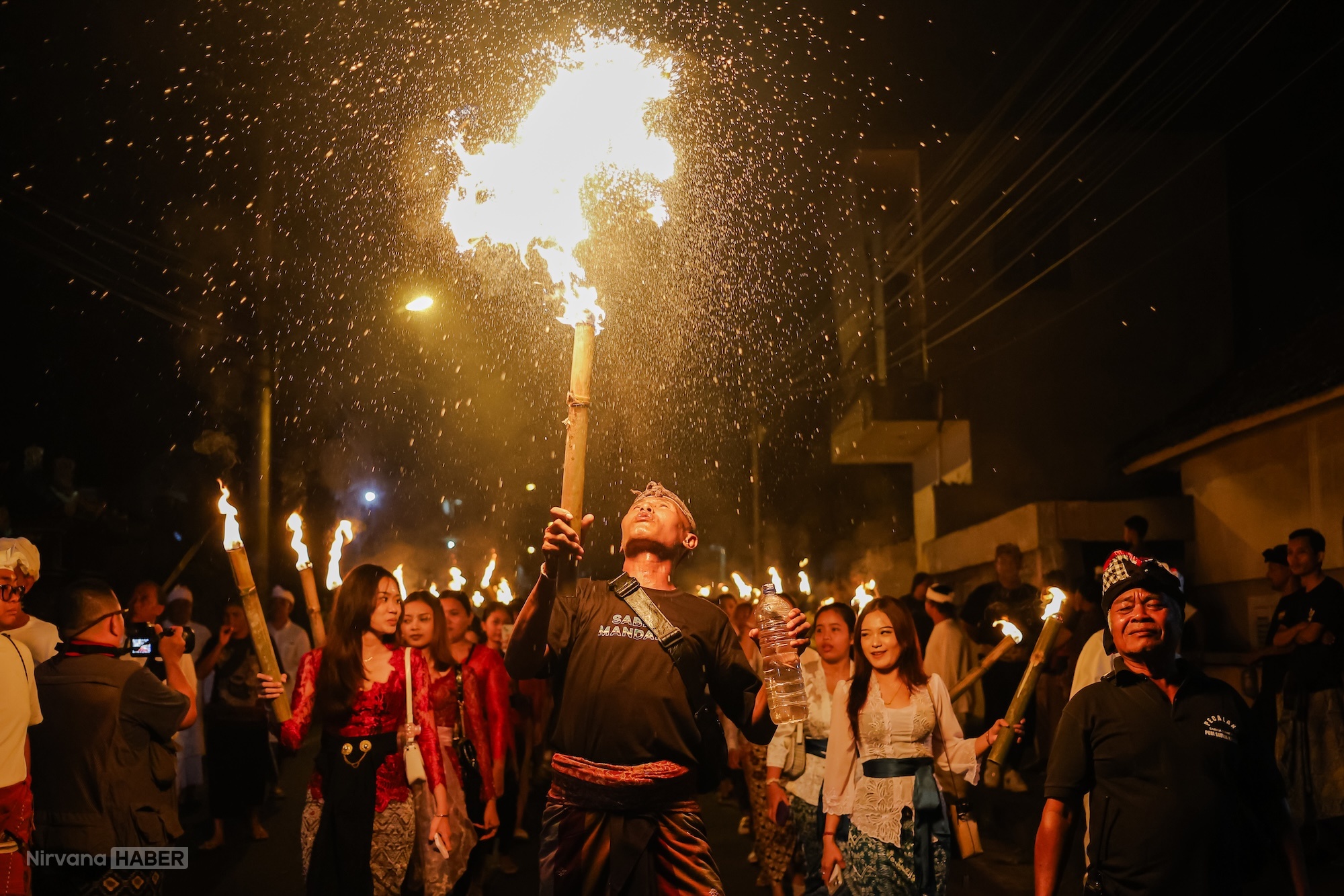 Nyepi Bayramı öncesi Bali’de renkli ve manevi ritüeller