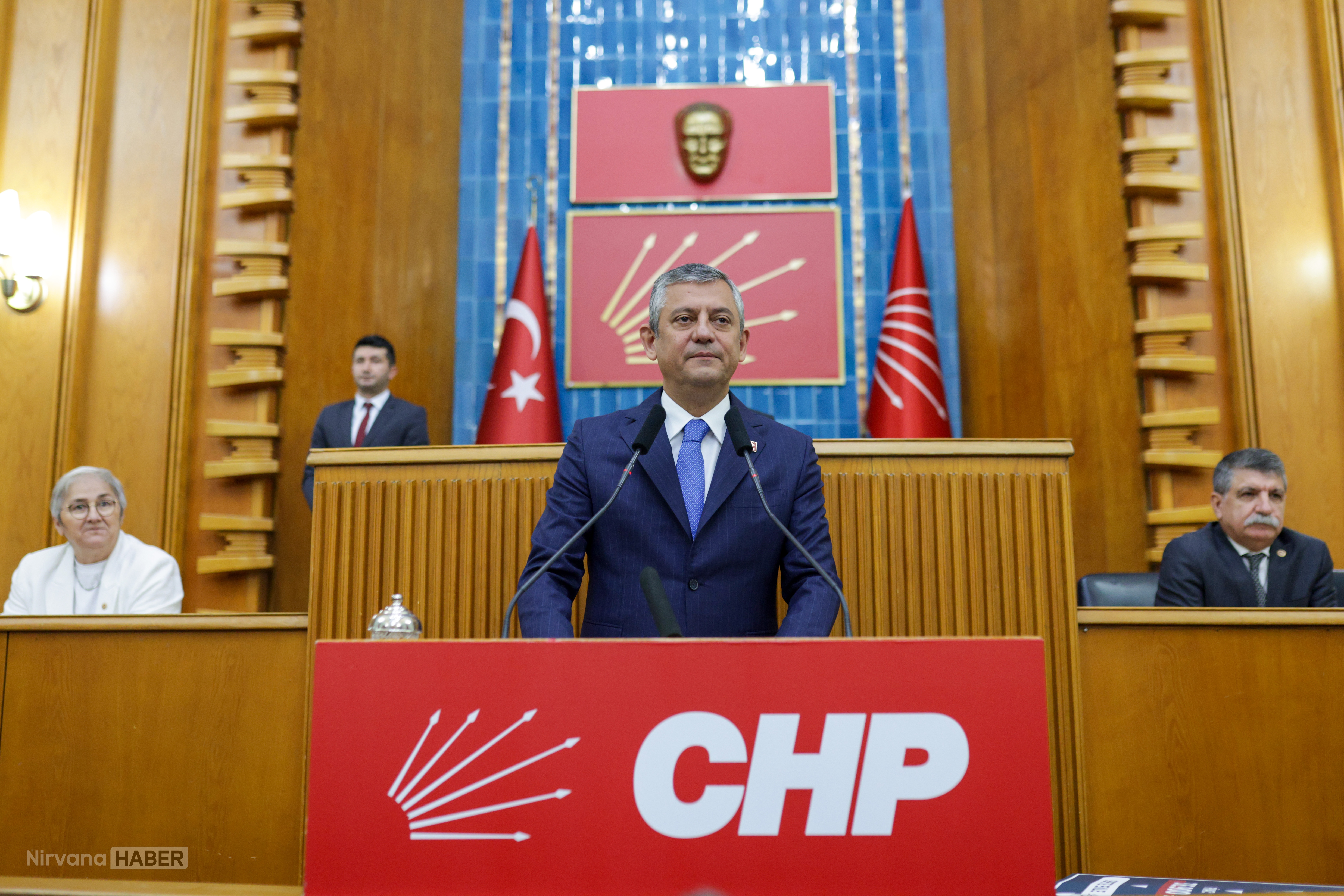 OZGUR-OZEL-YA-BIR-YOL-BULACAGIZ-YA-BIR-_1377969_409162 (1).jpg