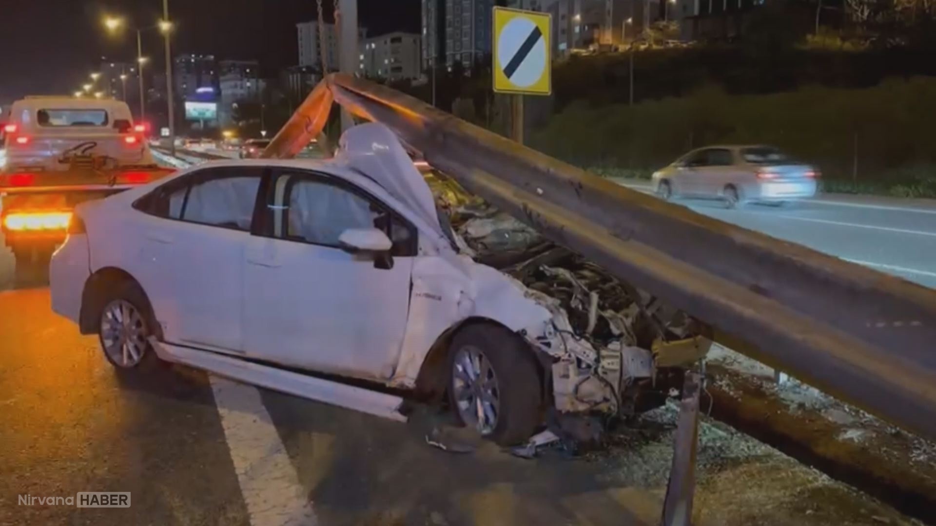 Ataşehir'de makas attığı iddia edilen sürücü kazaya neden oldu