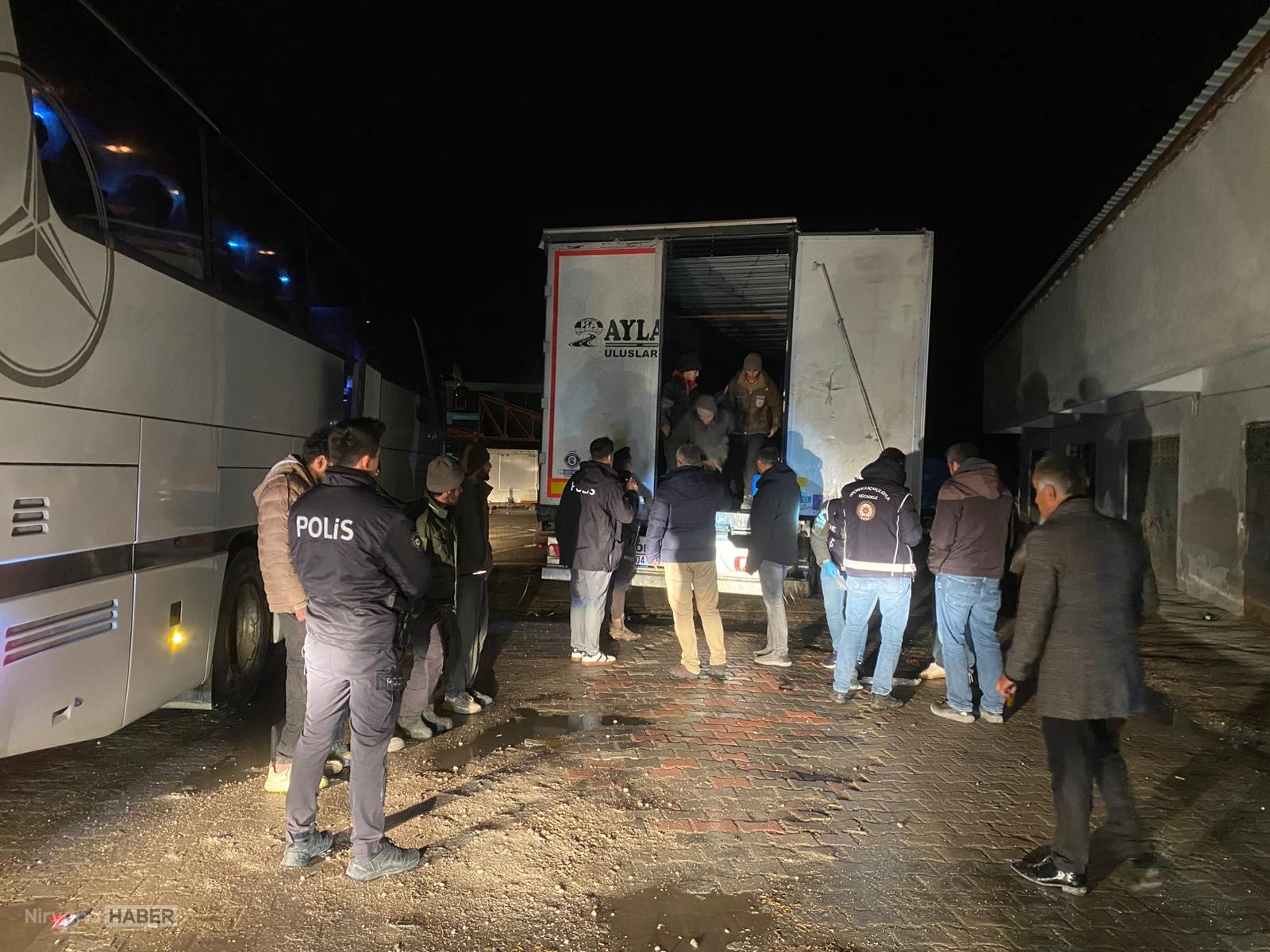 Çankırı’da tır operasyonu: 75 düzensiz göçmen yakalandı