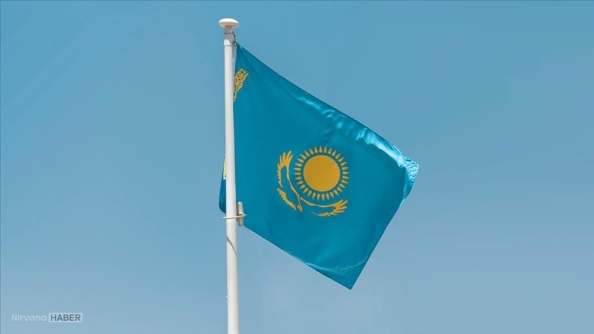 Kazakistan halkı yeni anayasa için sandık başında!