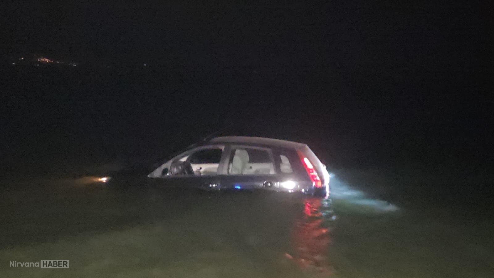 Bursa Orhangazi'de otomobil göle düştü: 1 kişi yaralandı