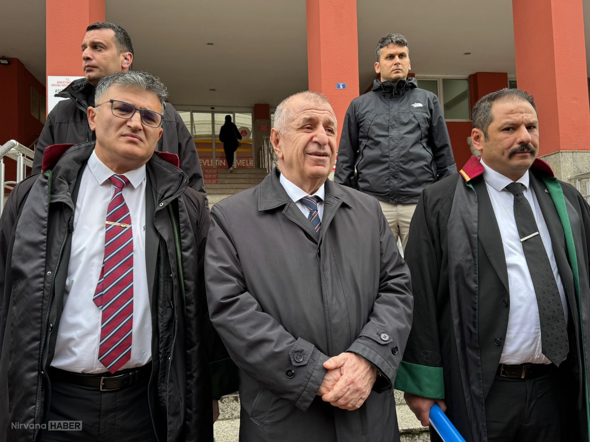 Ümit Özdağ, 'tehdit' davasında hakim karşısına çıktı