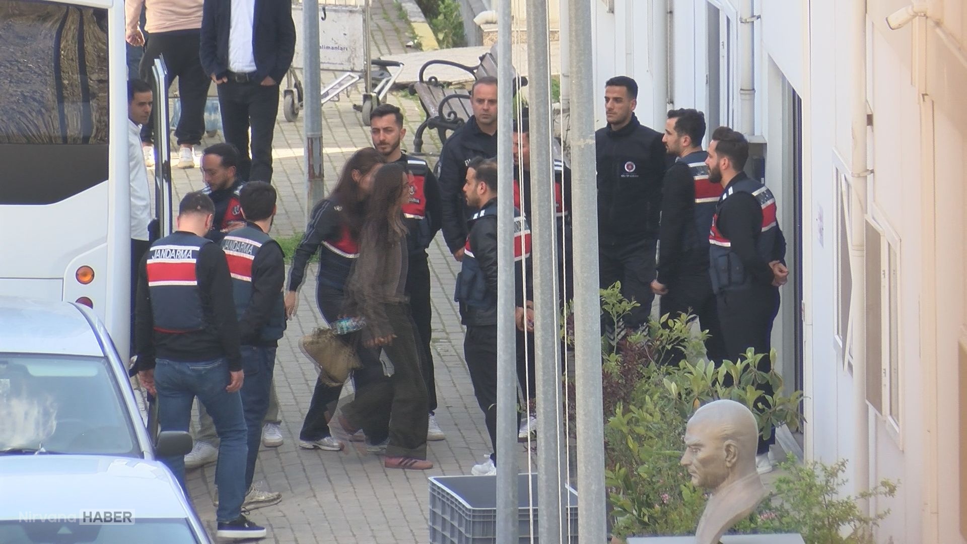 ISTANBULDA-UNLULERE-YONELIK-UYUSTURUCU-_1252886_372427.jpg