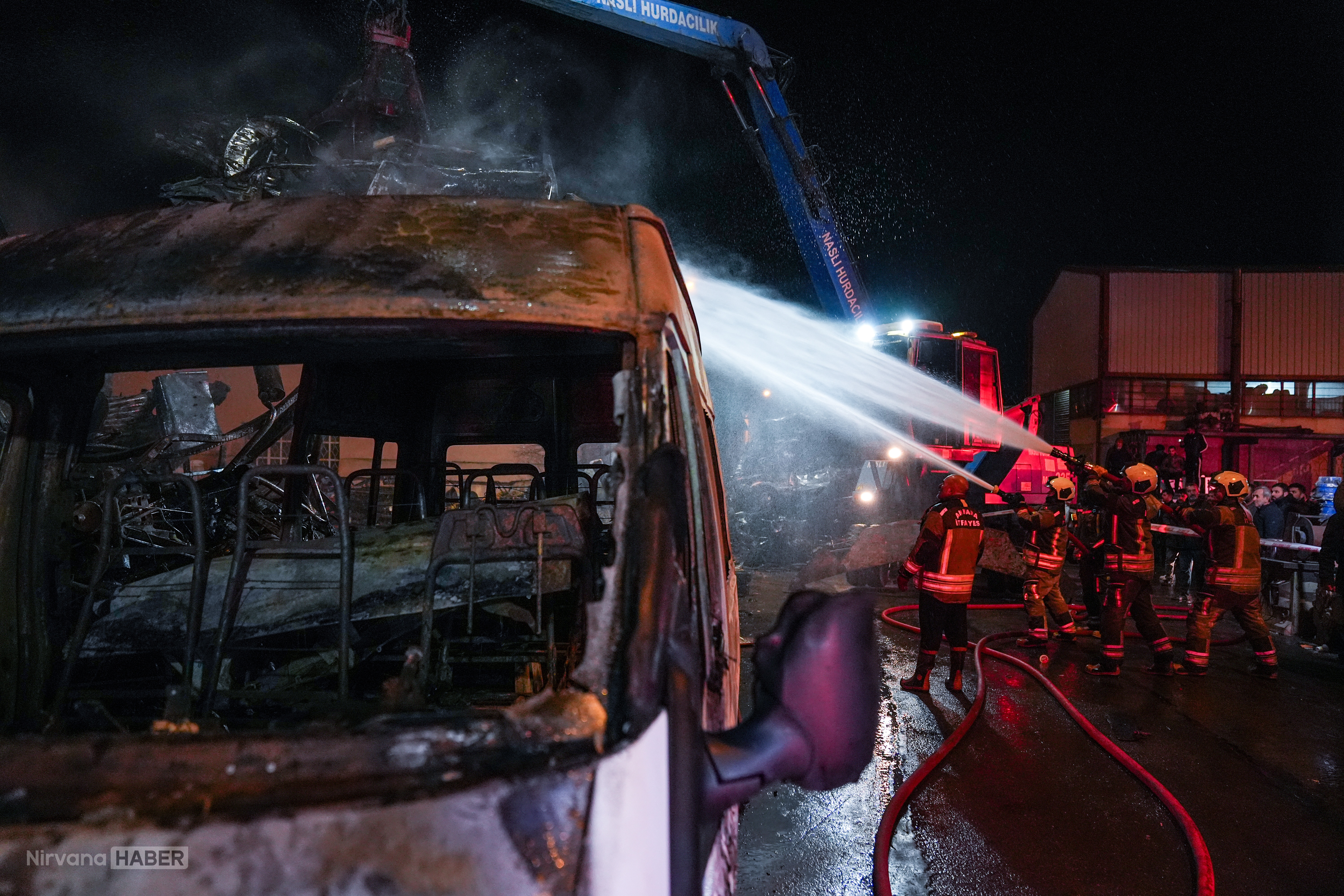 Ankara’da Hurdacılar Sitesinde yangın: Yaklaşık 100 hurda araç kül oldu
