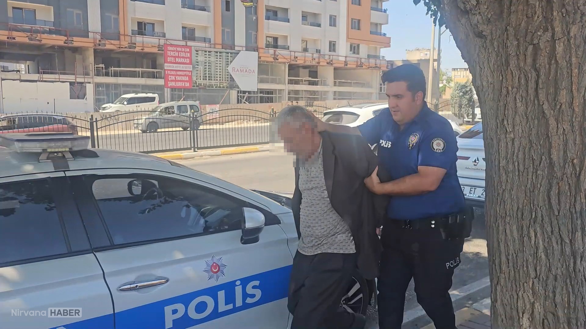 DURAKTA-BEKLEYEN-ESINI-VURDU-POLISE-TES_1400633_415885.jpg