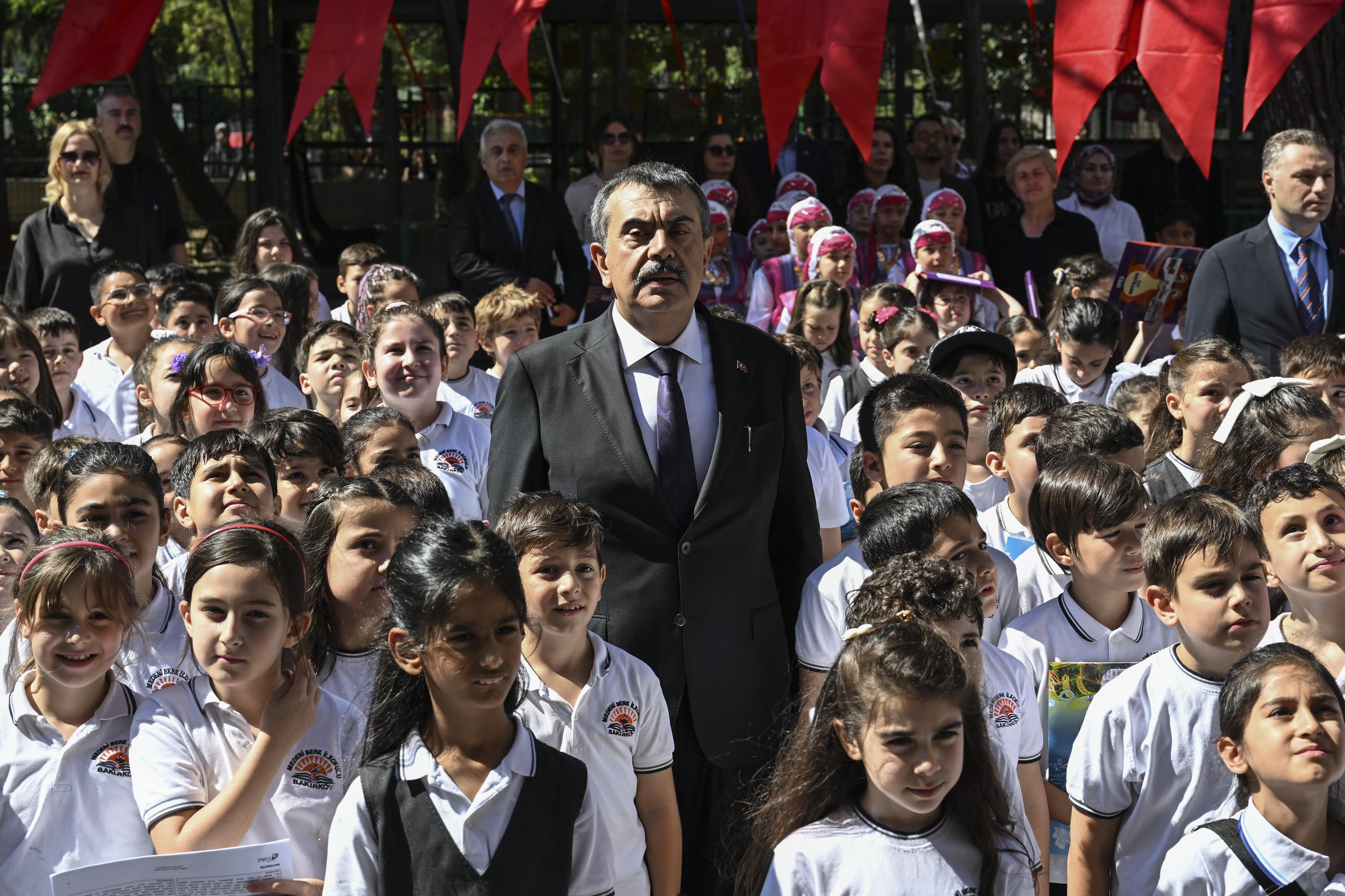 AA-20260626-41792879-41792878-BAKAN_TEKIN_20252026_EGITIM_OGRETIM_YILI_SONU_KARNE_DAGITIM_TORENINDE_KONUSTU-cropped.jpg