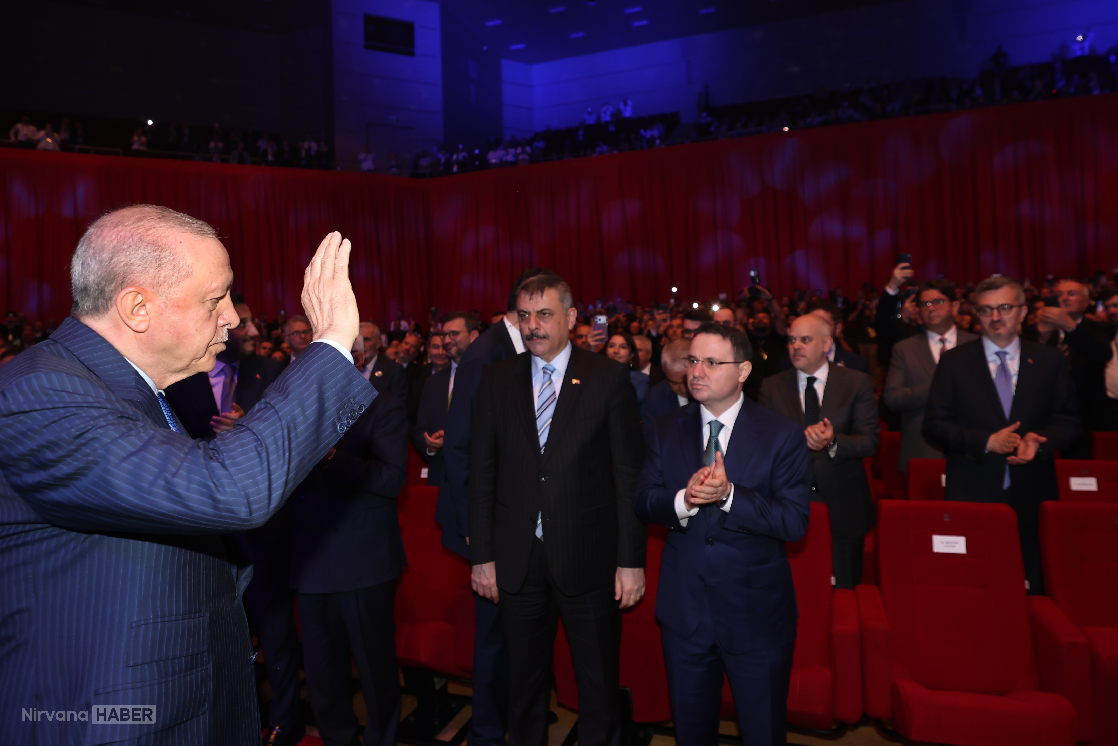 CUMHURBASKANI-ERDOGAN-1-YILDA-YAPTIGIMI_1383518_410797.jpg