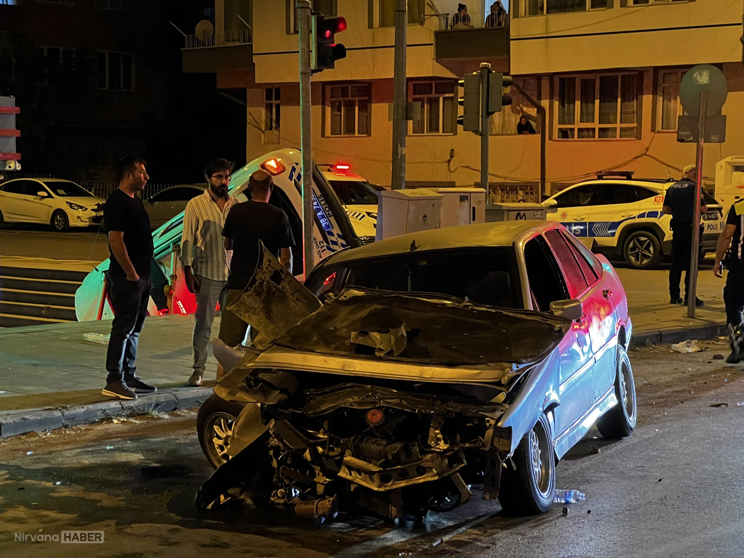 KAYSERI’DE-OTOMOBIL-ILE-CARPISAN-POLIS-A_1424262_423344.jpg
