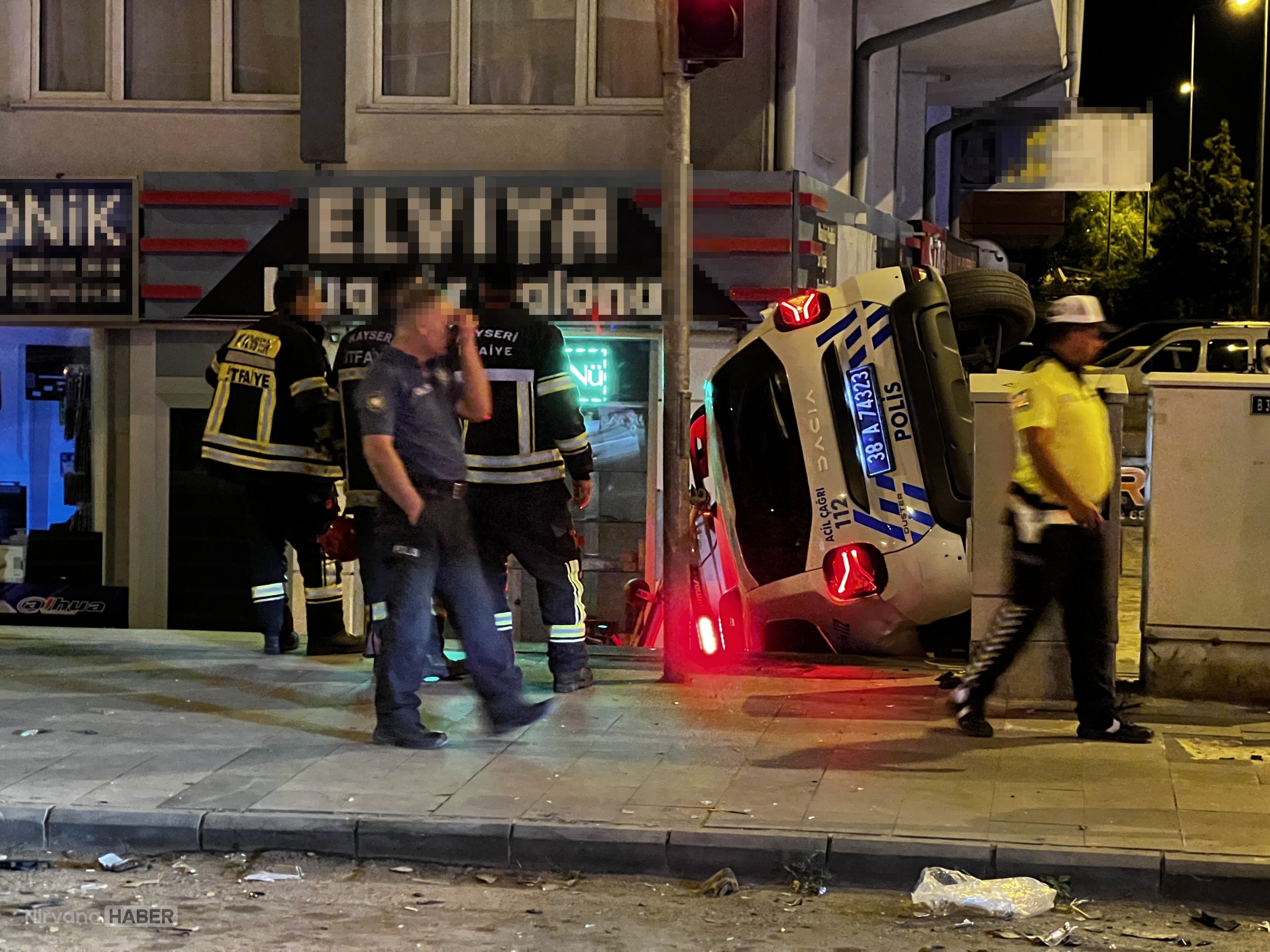 KAYSERI’DE-OTOMOBIL-ILE-CARPISAN-POLIS-A_1424266_423344.jpg