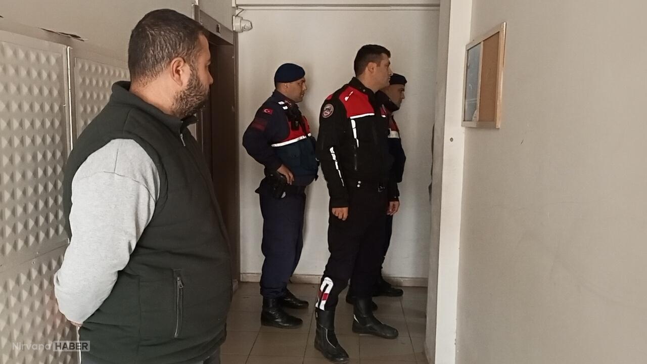 Aydın’da kapıyı açmayan firari hükümlü çilingirle yakalandı