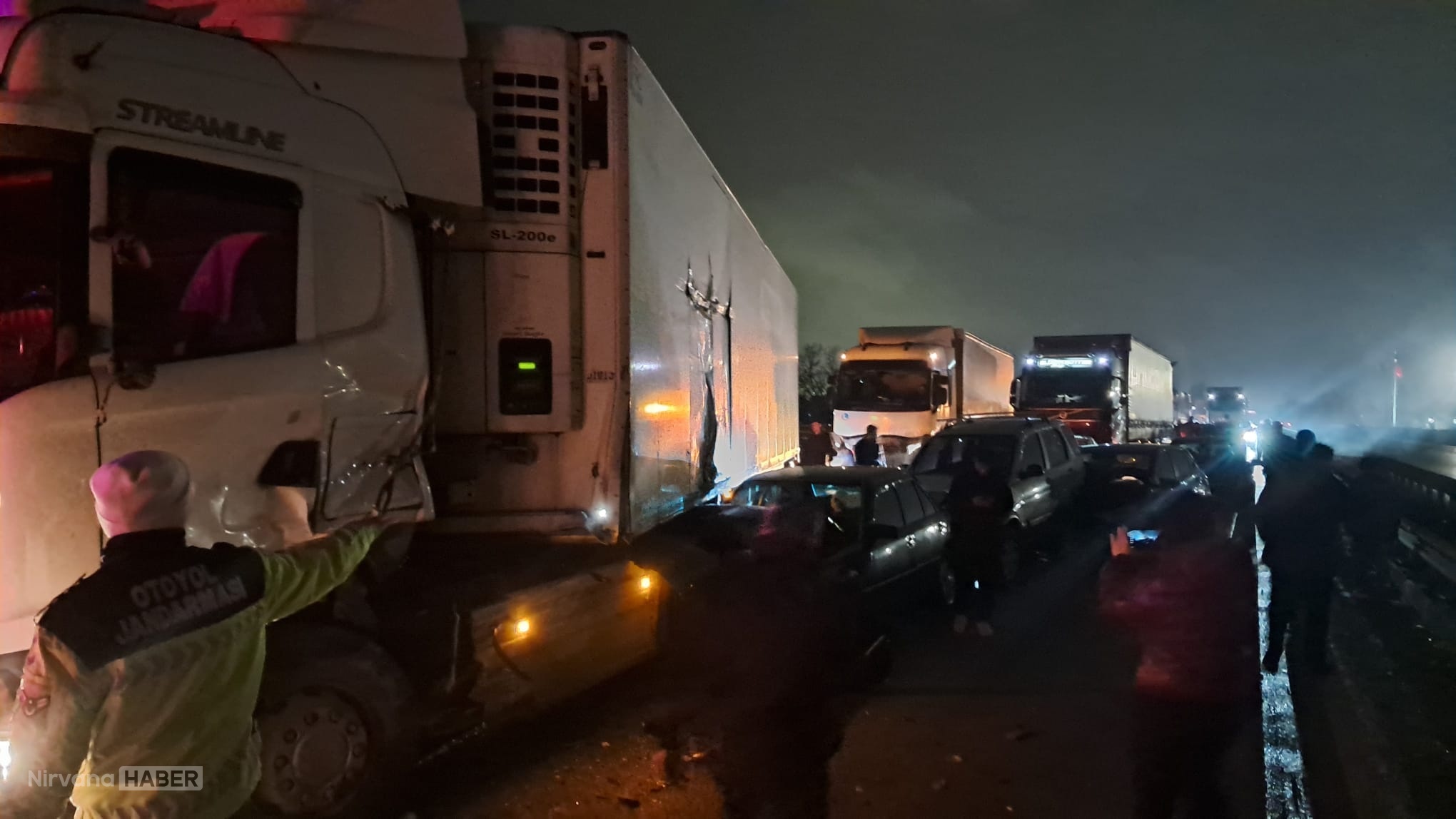 Anadolu Otoyolu’nda 17 araç birbirine girdi: Ankara yönü trafiğe kapandı