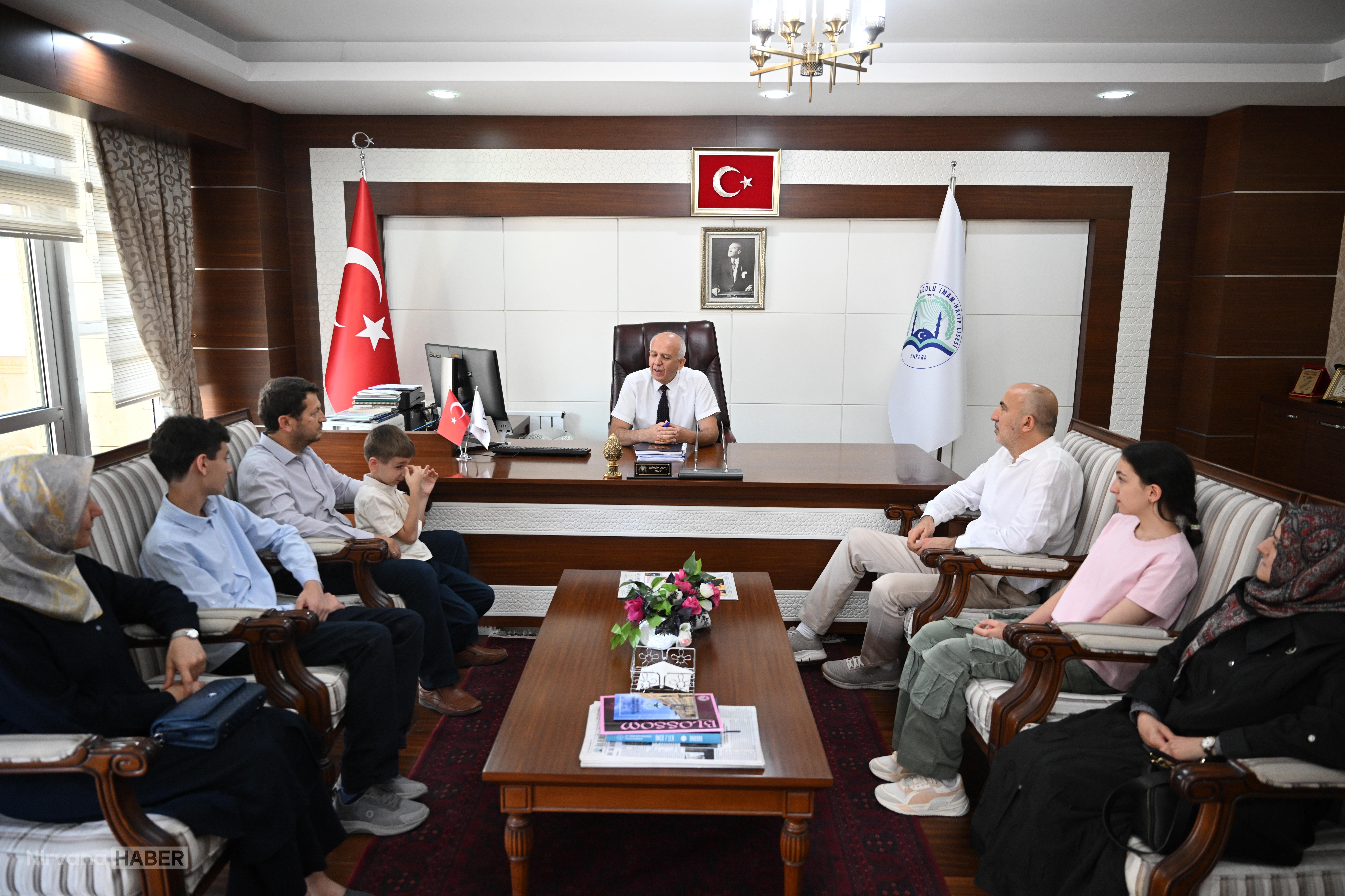 AA-20260710-41942412-41942410-LGS_SINAVI_BIRINCILERI_SINAVA_HAZIRLANIRKEN_TELEFONDAN_UZAK_KALDI-cropped.jpg