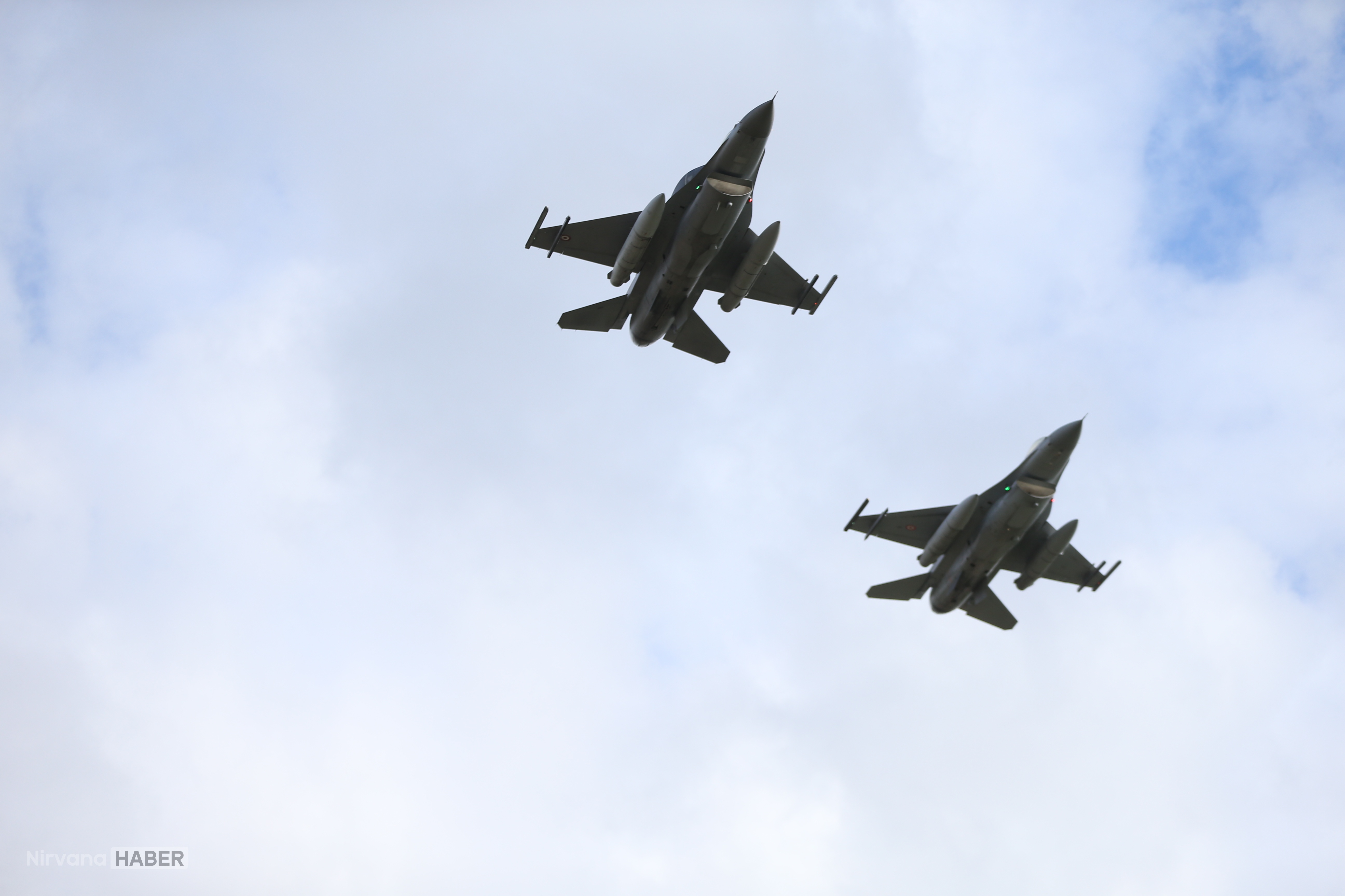 AA-20260225-40661328-40661315-BALIKESIRDE_F16_UCAGININ_KAZA_KIRIMA_UGRAMASI_SONUCU_SEHIT_OLAN_PILOT_ICIN_TOREN_DUZENLENDI.jpg