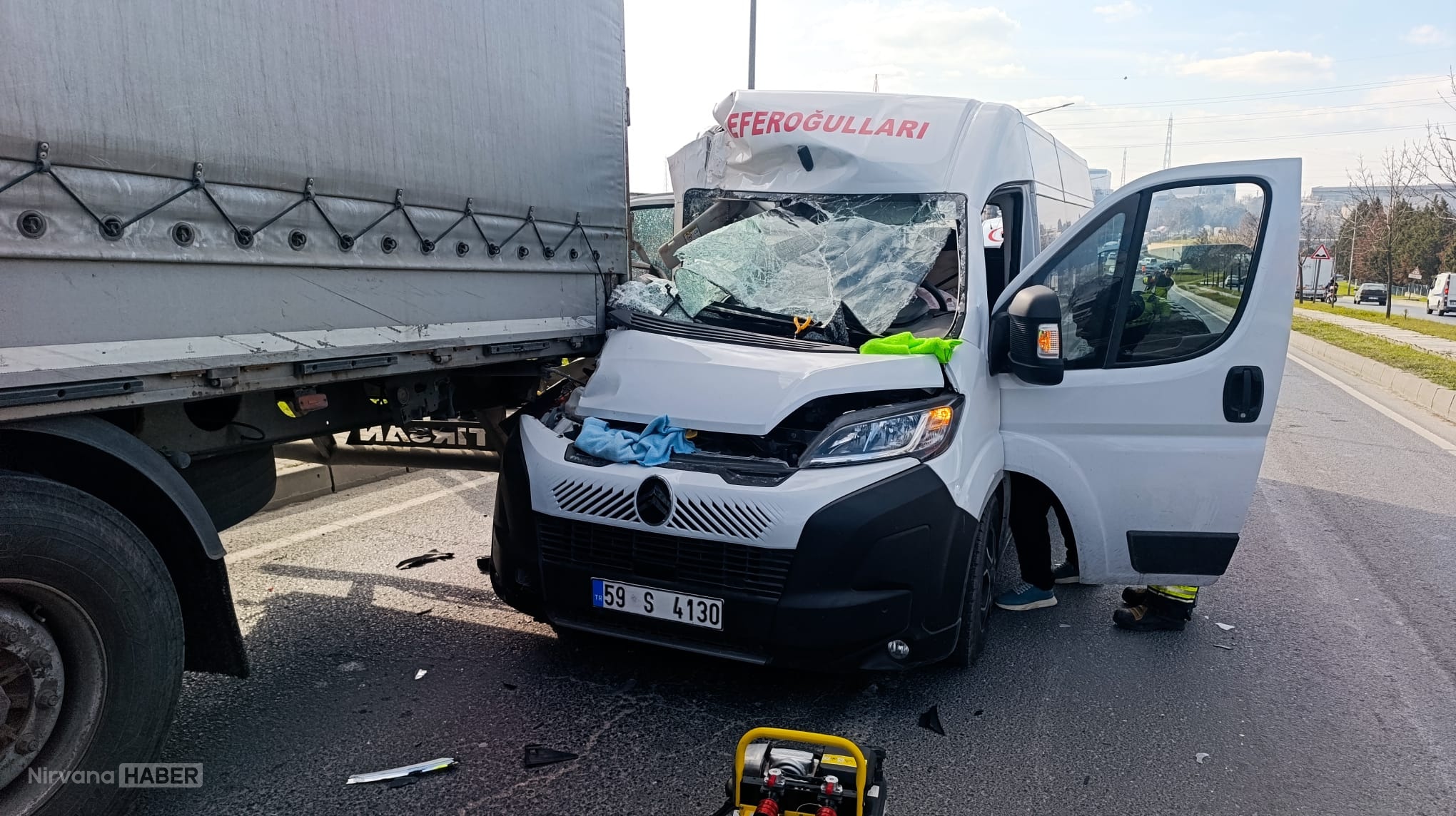 Tekirdağ Çerkezköy’de işçi servisi tırla çarpıştı