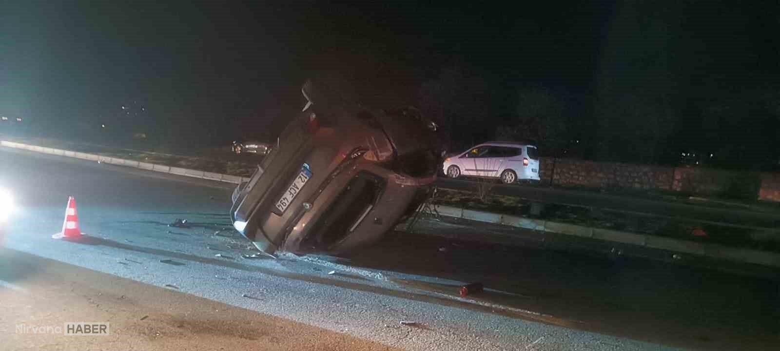 Bingöl'de otomobil ile çekicinin çarpıştığı kazada 2 kişi yaralandı