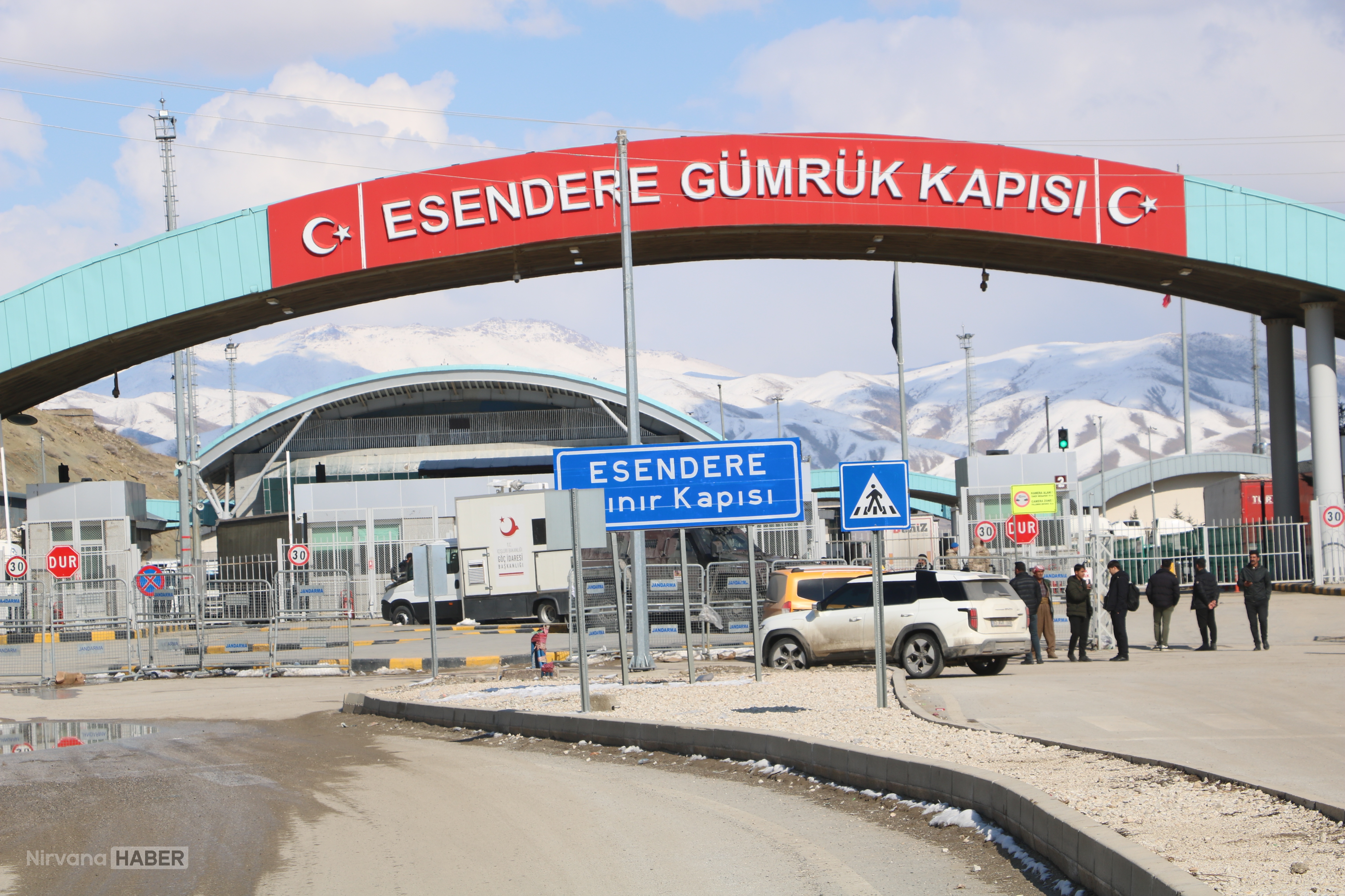 Türkiye-İran sınırında yolcu geçişleri geçici olarak durduruldu!