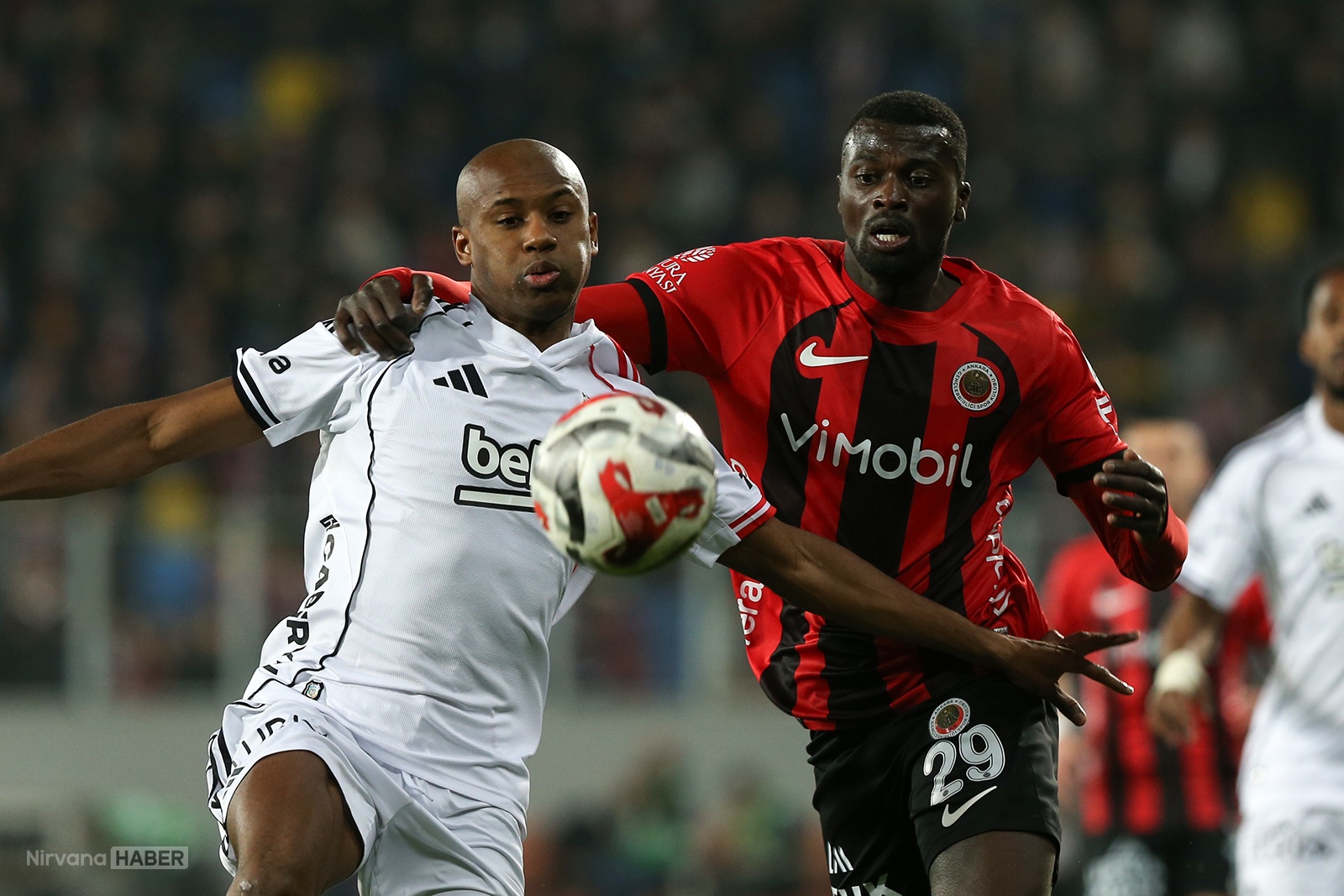 Beşiktaş Ankara deplasmanında kazandı: Gençlerbirliği’ni 2-0 mağlup etti