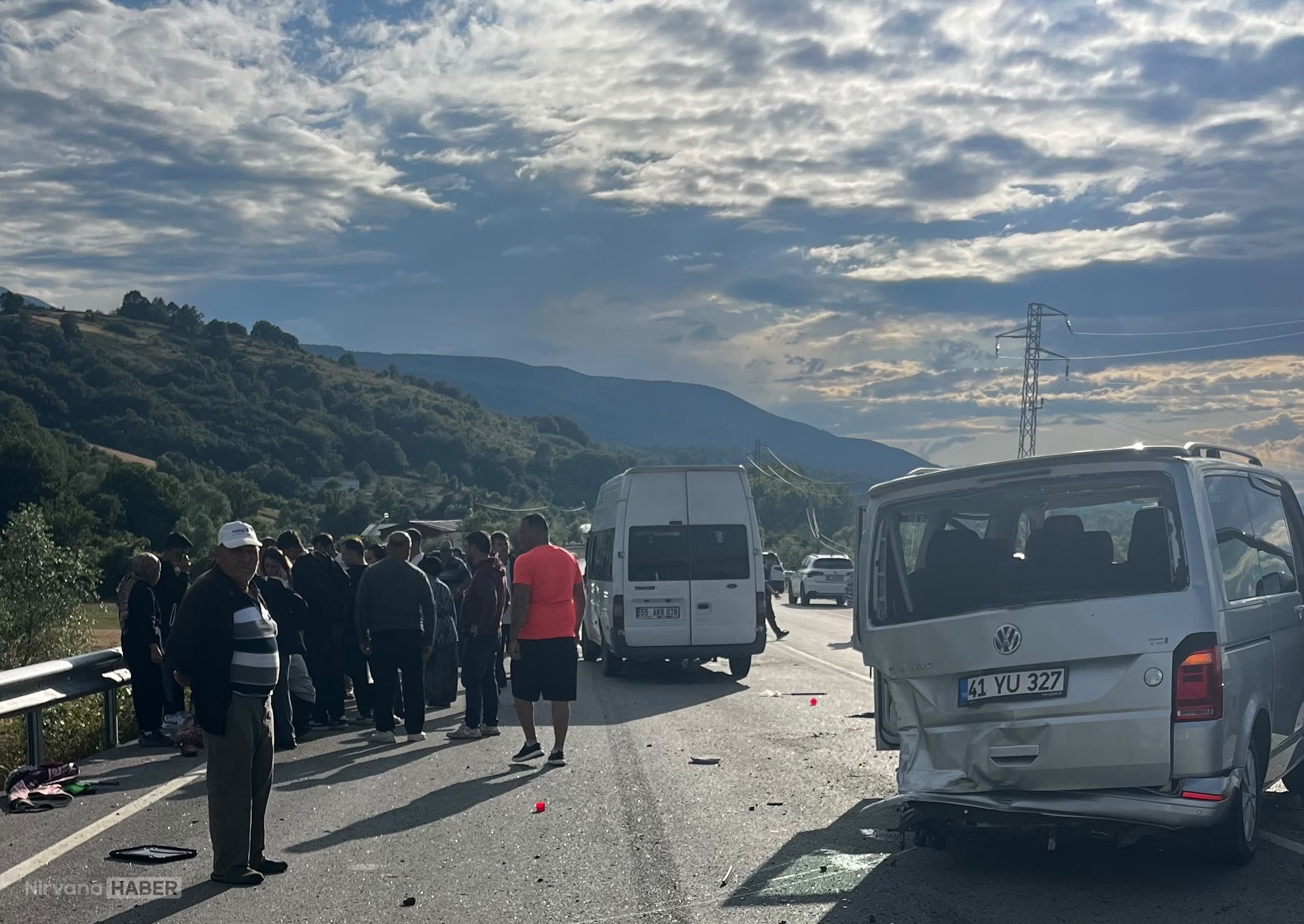 AA-20260726-42072062-42072060-SAMSUNDA_MINIBUS_ILE_PANELVANIN_CARPISMASI_SONUCU_5_KISI_YARALANDI.jpg