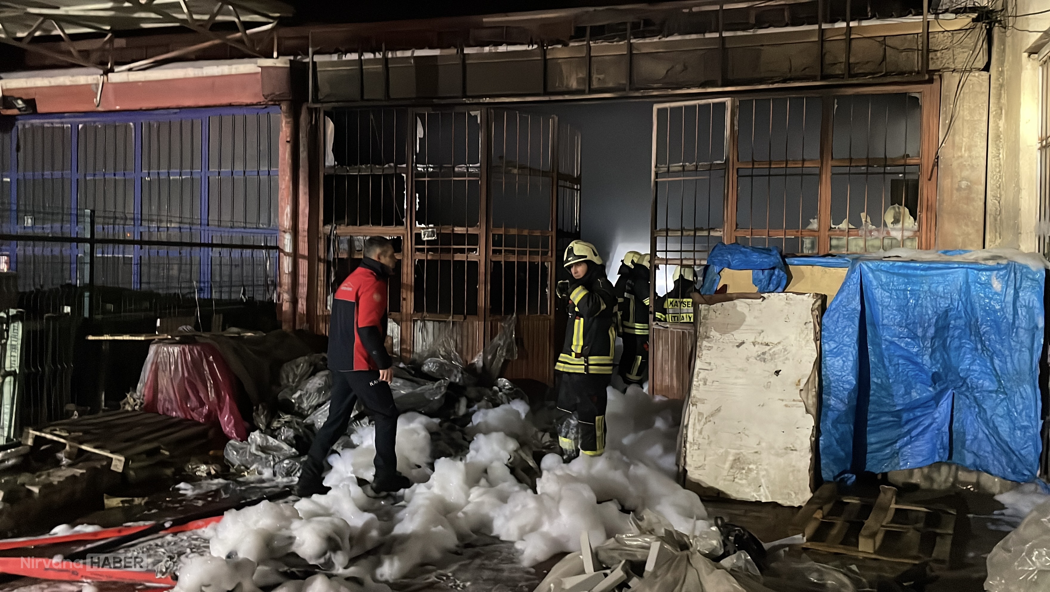 Kayseri'de mobilya atölyesinde çıkan yangın itfaiye ekiplerince söndürüldü