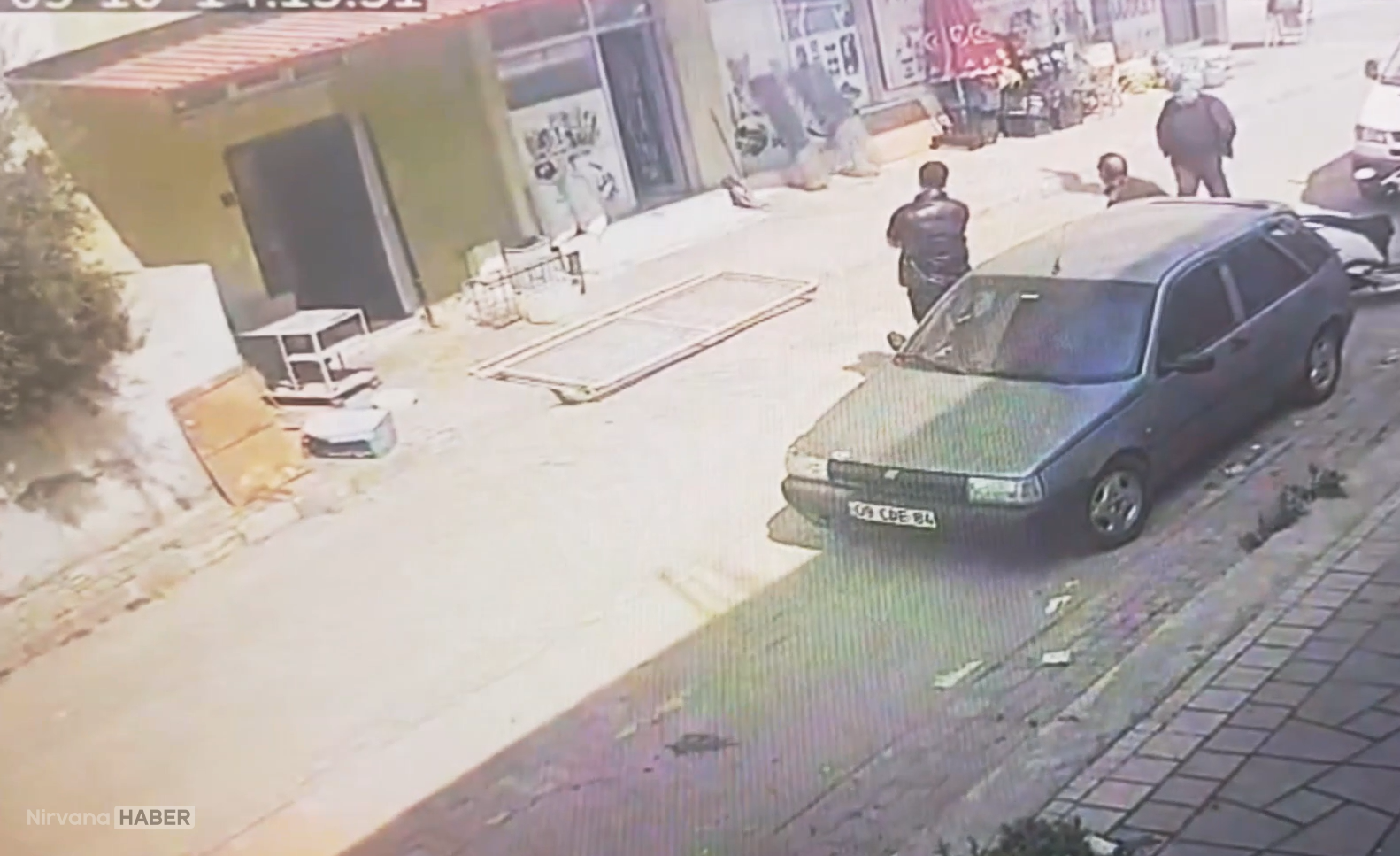 Aydın’da halatı kopan demir malzeme yoldan geçen kişinin üzerine düştü