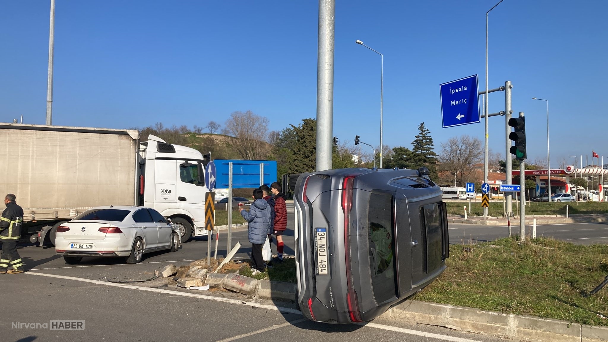 İpsala’da kavşakta feci kaza: İki otomobil çarpıştı, 4 kişi yaralandı
