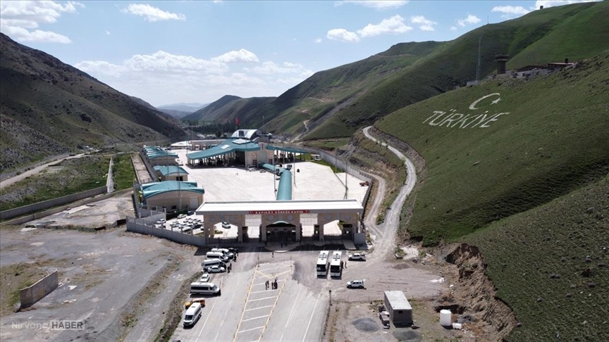 Tahran'dan kaçış başladı: Van - İran sınırında güvenlik artırıldı!