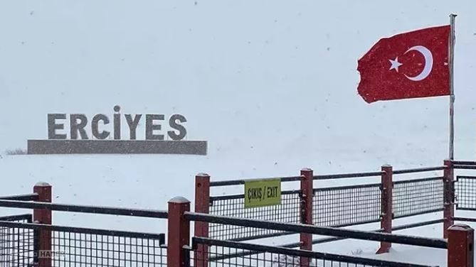 Kayseri Erciyes’te kar kalınlığı 3 metreye ulaştı