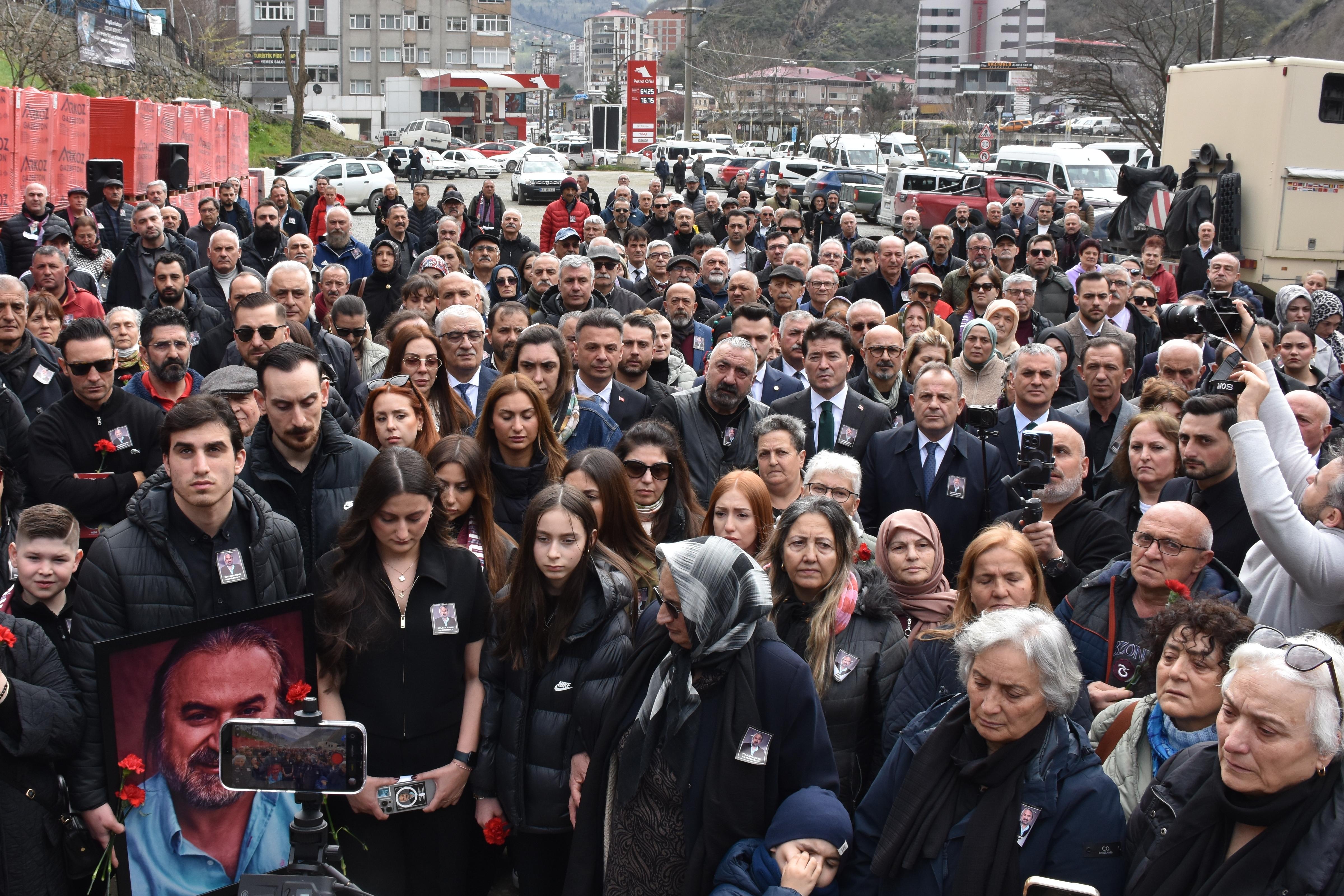AA-20260331-40976271-40976251-SANATCI_VOLKAN_KONAK_VEFATININ_BIRINCI_YILINDA_MEMLEKETI_TRABZONDA_ANILDI-cropped.jpg