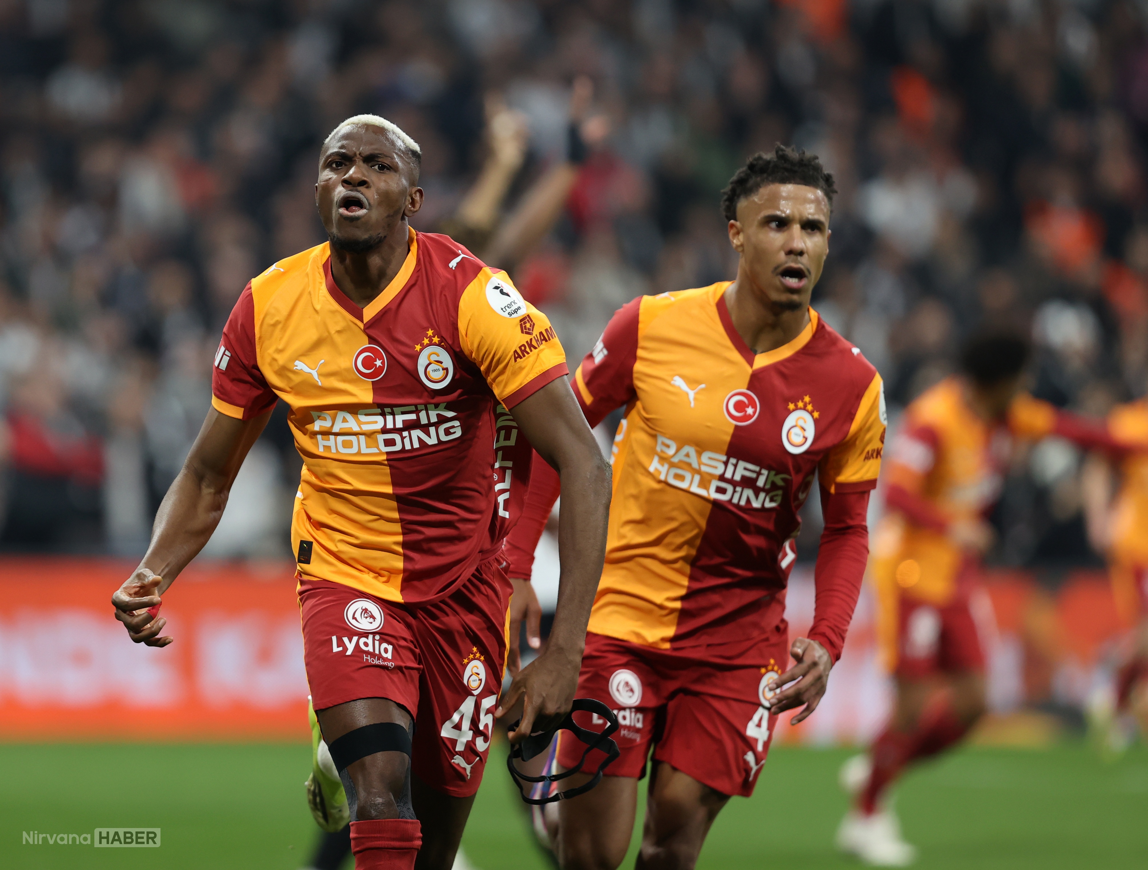 Galatasaray Beşiktaş karşısında ilk yarıyı 1-0 önde tamamladı