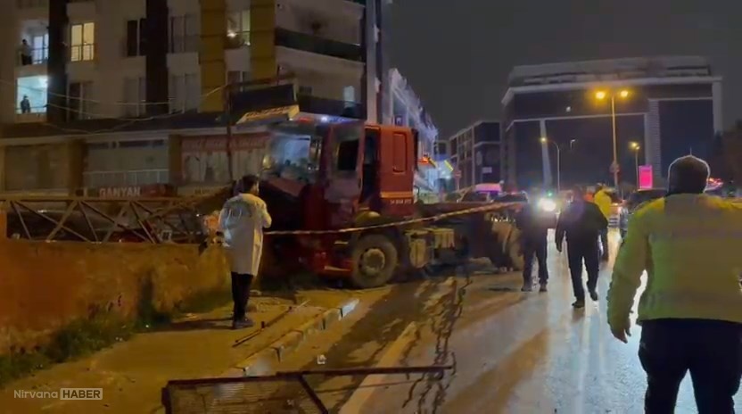 Beylikdüzü'nde tırın çarptığı yaya hayatını kaybetti