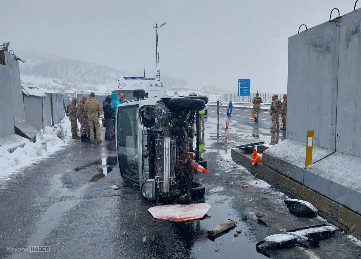 Bingöl'de kontrolden çıkan araçlar takla attı: 1’i ağır 6 yaralı