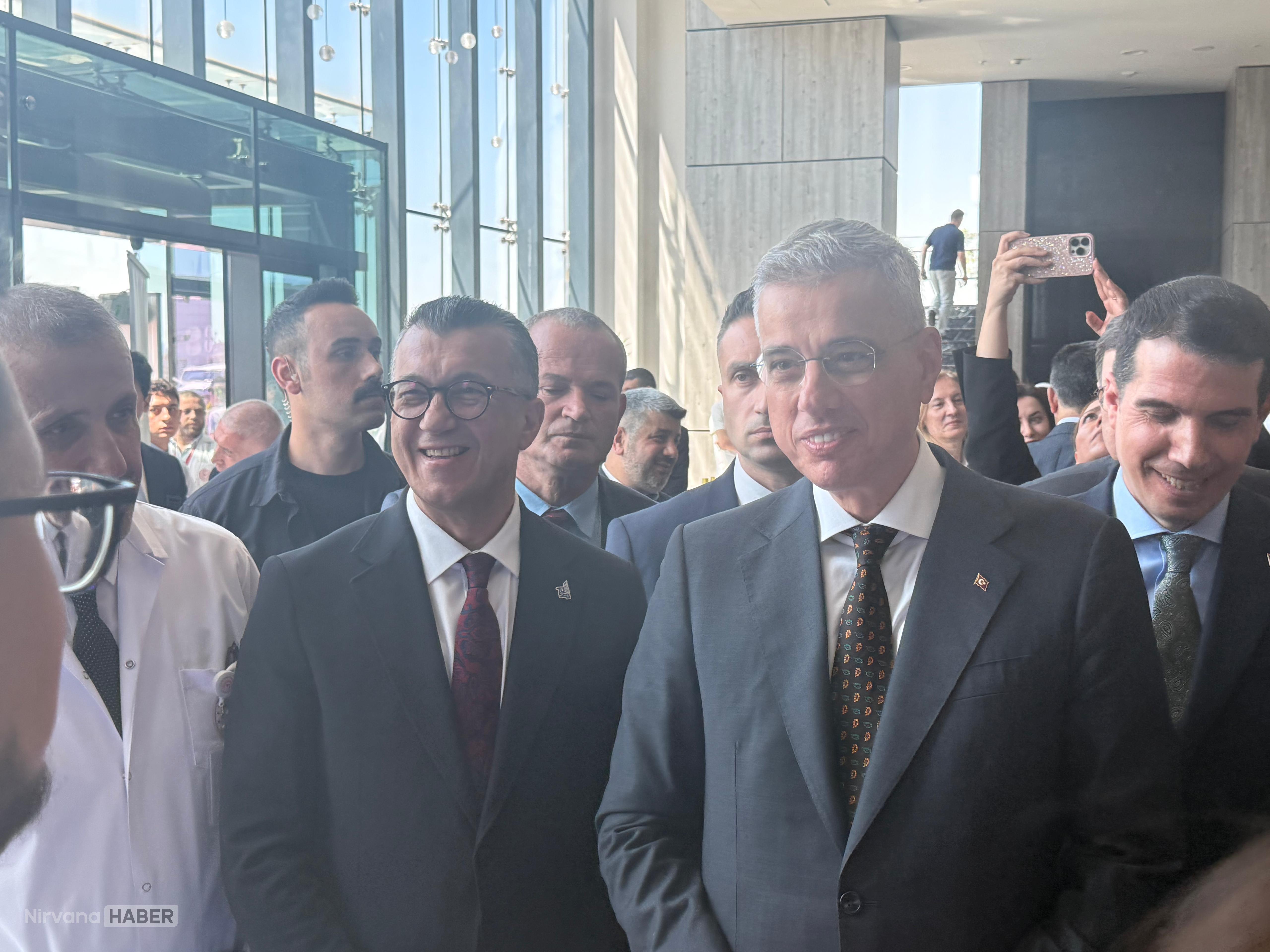 BAKAN-MEMISOGLU-41-KRITIK-TIBBI-CIHAZI-_1387462_412019-cropped.jpg