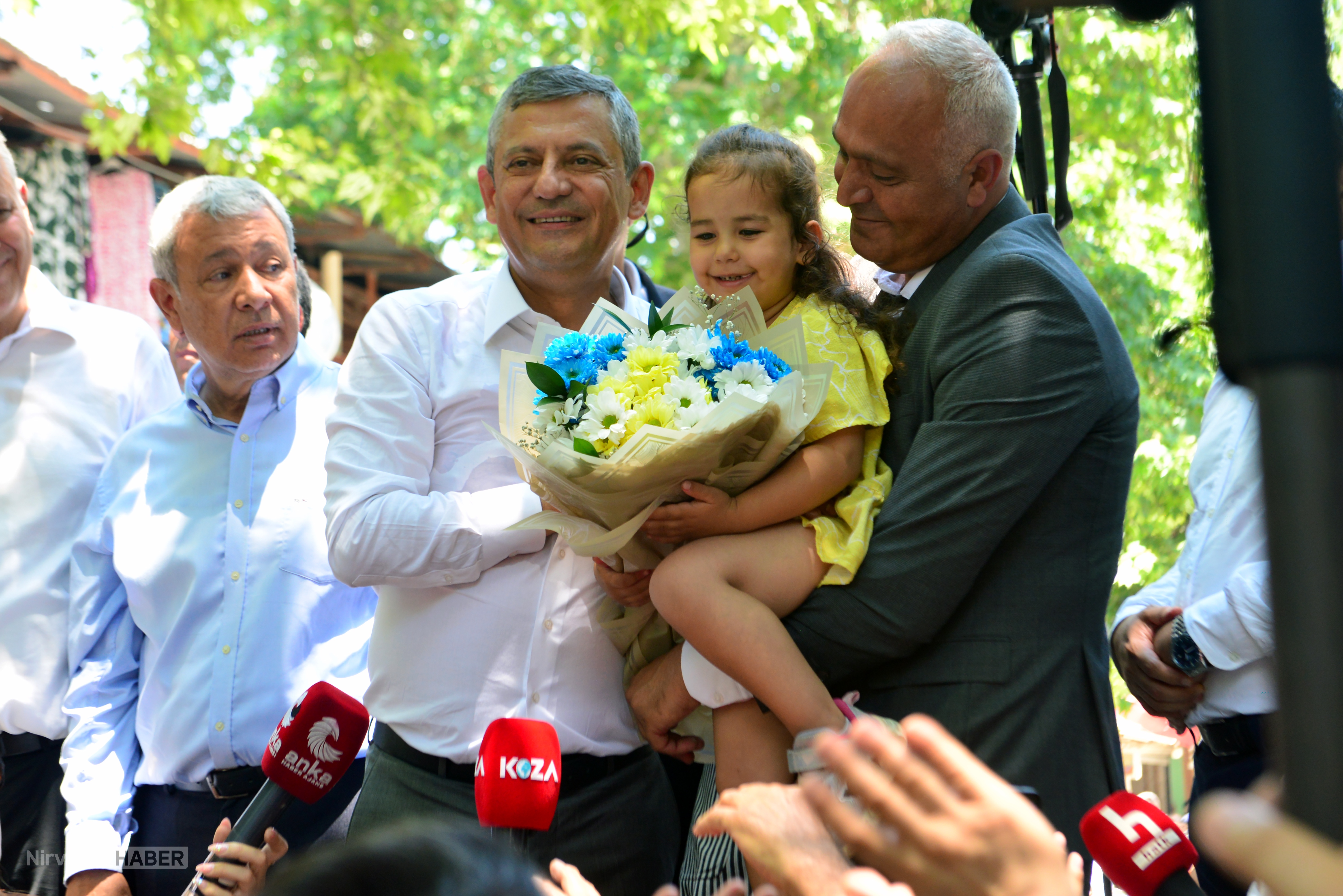 OZGUR-OZEL-IKTIDAR-YURUYUSUNDEN-ASLA-VA_1406945_418027.jpg