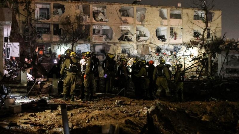 İran füzeleri İsrail'i vurdu: Arad kentinde sıcak dakikalar!