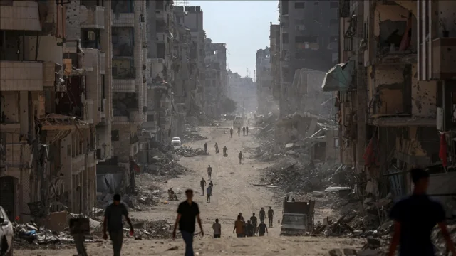 İsrail ordusu, "sarı hattı" geçtiği iddiasıyla Filistinliler...