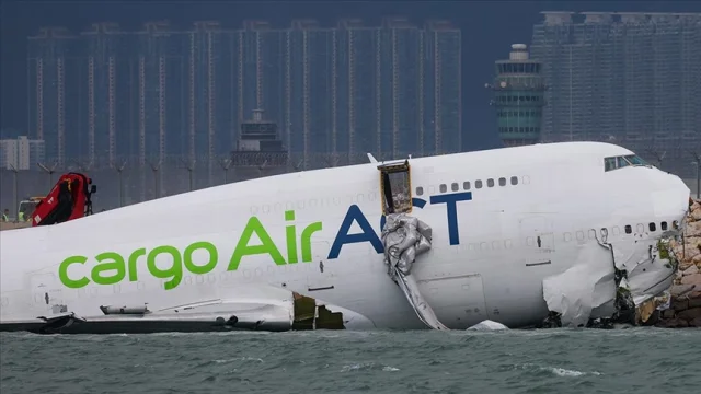 Hong Kong Havalimanı’nda Kargo Uçağı Kazası: 2 Kişi Hayatını Kaybetti