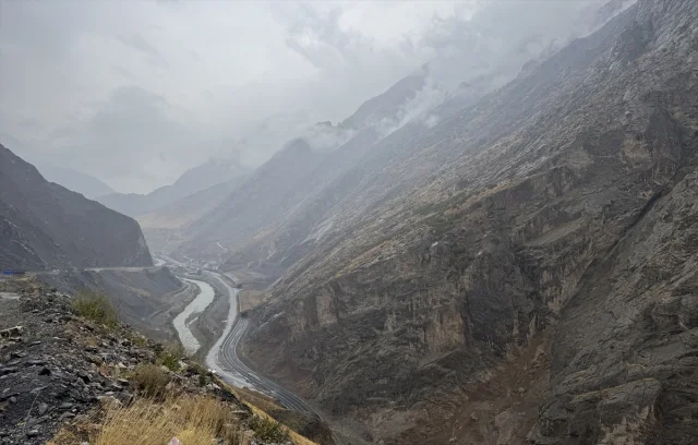 Hakkari'de sağanak etkili oldu