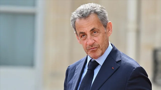 Eski Fransa Cumhurbaşkanı Sarkozy'ye Cezaevinde Polis Koruma...