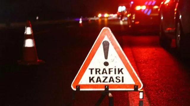 İstanbul'da Makas Atan Otomobil Devrildi